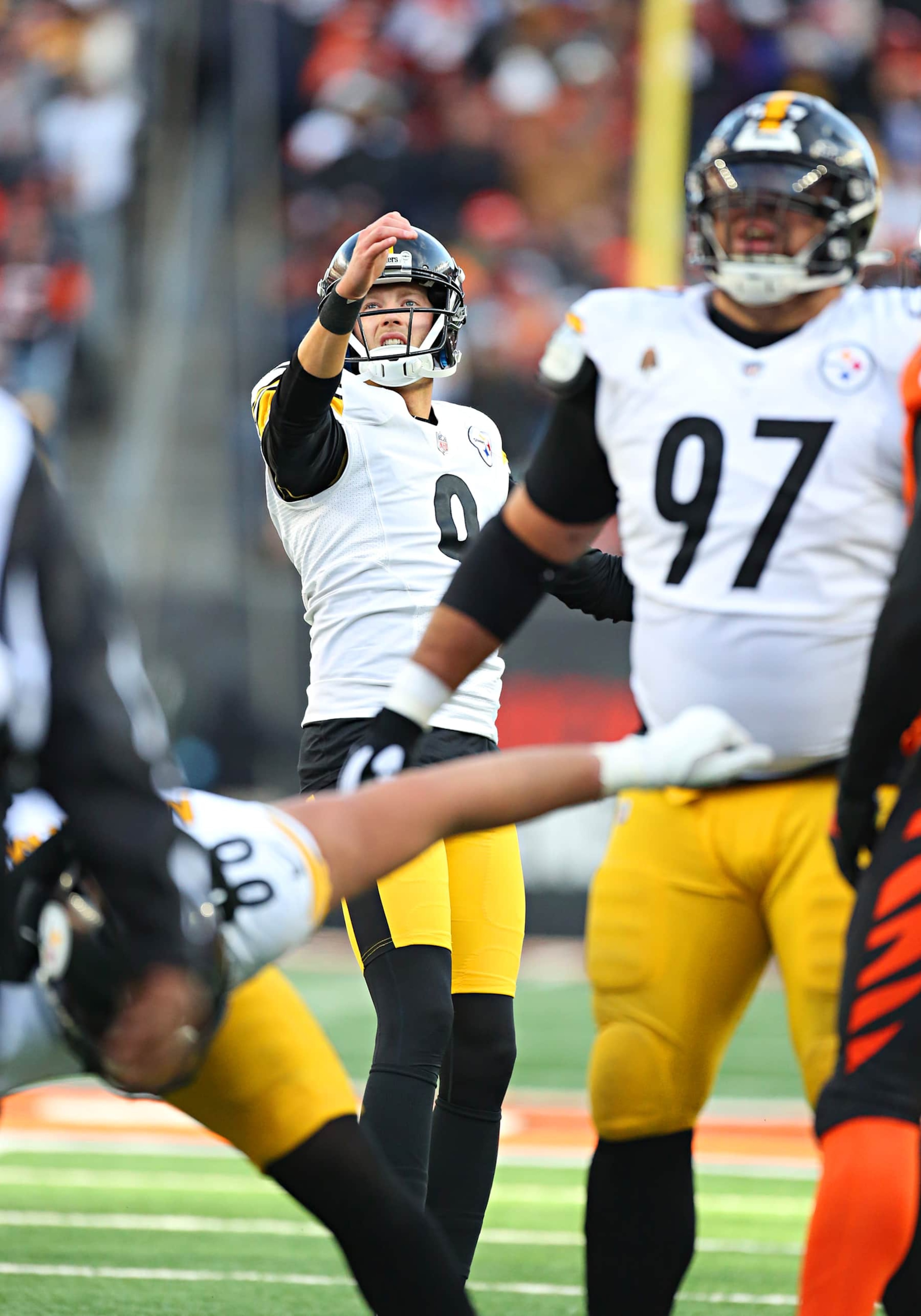CINCINNATI, OH - DECEMBER 01 - Pittsburgh Steelers kicker Chris Boswell (9) in a game between the Pittsburgh Steelers and the Cincinnati Bengals at Paycor Stadium on Sunday, December 1, 2024. (Photo by Jeff Moreland/Icon Sportswire via Getty Images)