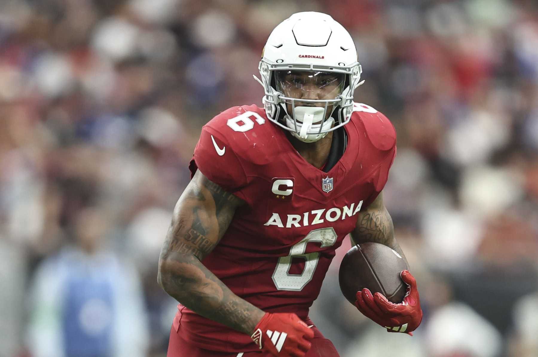 GLENDALE, ARIZONA - SEPTEMBER 17: James Conner #6 of the Arizona Cardinals runs with the ball during an NFL football game between the Arizona Cardinals and the New York Giants at State Farm Stadium on September 17, 2023 in Glendale, Arizona. (Photo by Michael Owens/Getty Images)