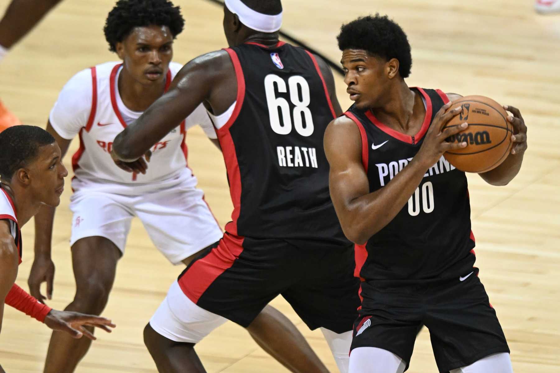 LAS VEGAS, NEVADA - JULY 07: Scoot Henderson #00 of the Portland Trail Blazers looks to pass the ball against the Houston Rockets during the second quarter at the Thomas & Mack Center on July 07, 2023 in Las Vegas, Nevada. (Photo by Candice Ward/Getty Images)