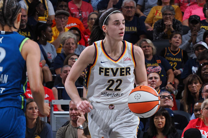 INDIANAPOLIS, IN - SEPTEMBER 6:  Caitlin Clark #22 of the Indiana Fever dribbles the ball during the game against the Minnesota Lynx on September 6, 2024 at Gainbridge Fieldhouse in Indianapolis, Indiana. NOTE TO USER: User expressly acknowledges and agrees that, by downloading and or using this Photograph, user is consenting to the terms and conditions of the Getty Images License Agreement. Mandatory Copyright Notice: Copyright 2024 NBAE (Photo by Ron Hoskins/NBAE via Getty Images)