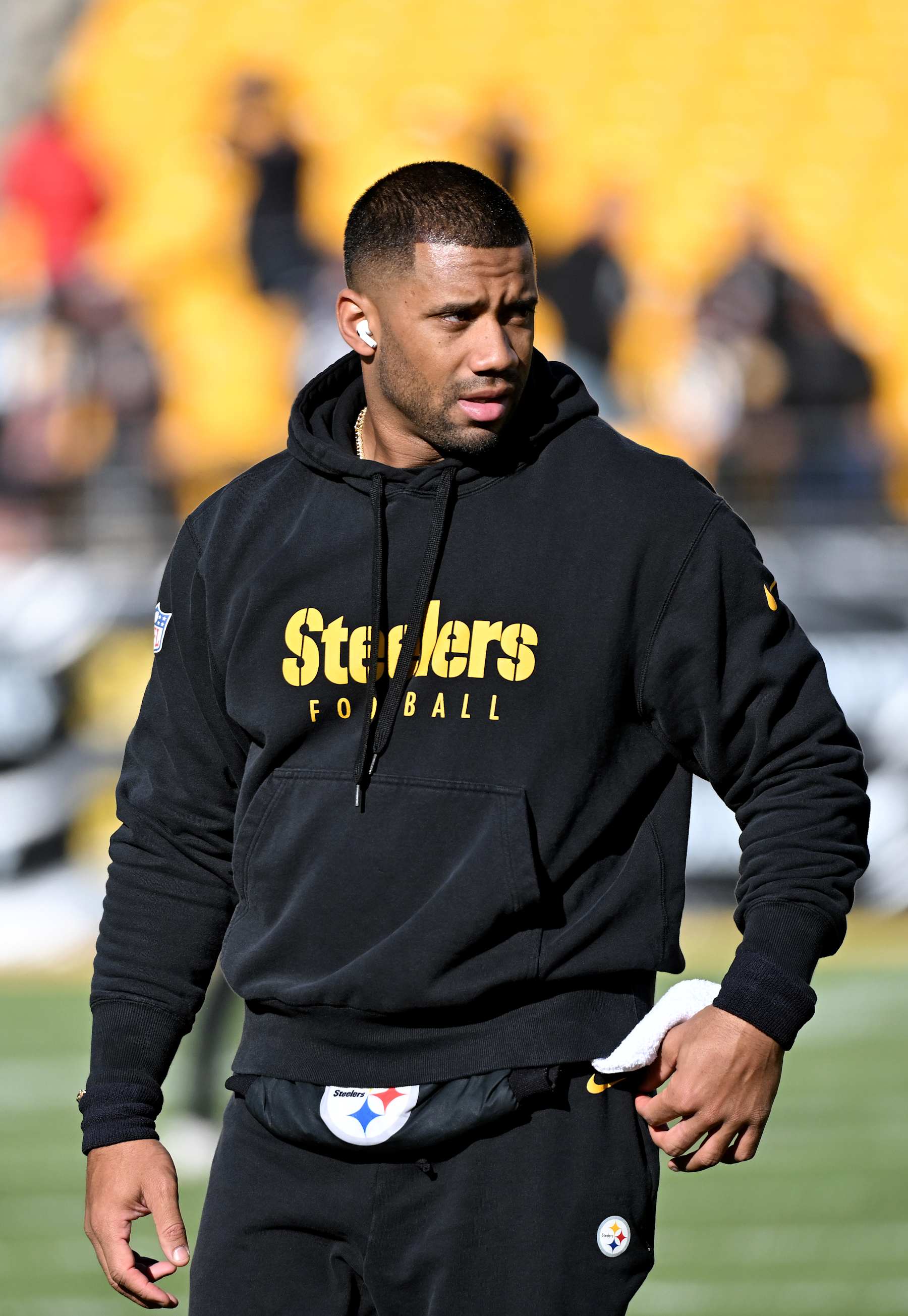 PITTSBURGH, PENNSYLVANIA - DECEMBER 08: Russell Wilson #3 of the Pittsburgh Steelers on the field prior to the game against the Cleveland Browns at Acrisure Stadium on December 08, 2024 in Pittsburgh, Pennsylvania. (Photo by Justin Berl/Getty Images)