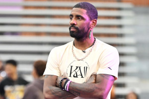 Mavs' Kyrie Irving Undergoes Surgery After Suffering Broken Hand Injury in Training
