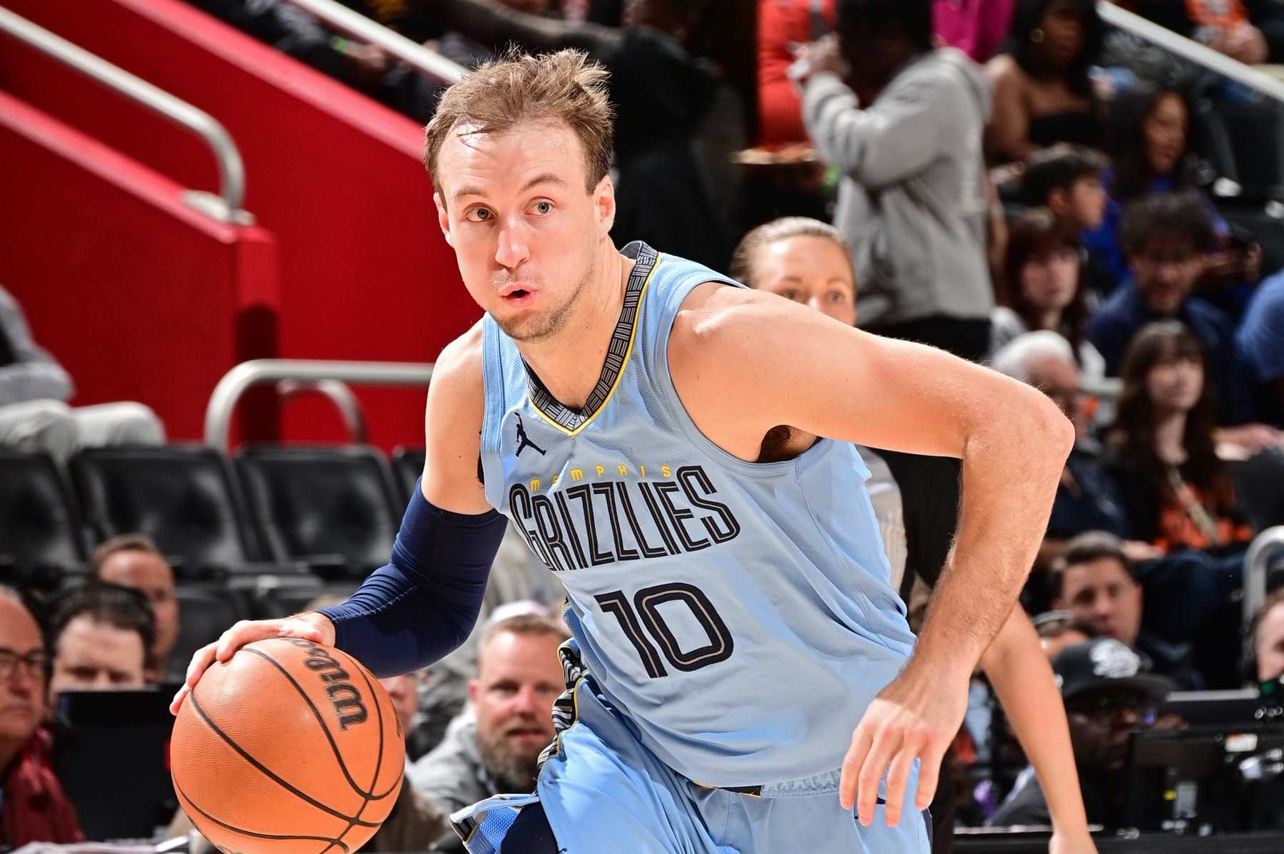 DETROIT, MI - APRIL 1: Luke Kennard #10 of the Memphis Grizzlies dribbles the ball during the game against the Detroit Pistons on April 1, 2024 at Little Caesars Arena in Detroit, Michigan. NOTE TO USER: User expressly acknowledges and agrees that, by downloading and/or using this photograph, User is consenting to the terms and conditions of the Getty Images License Agreement. Mandatory Copyright Notice: Copyright 2024 NBAE (Photo by Chris Schwegler/NBAE via Getty Images)