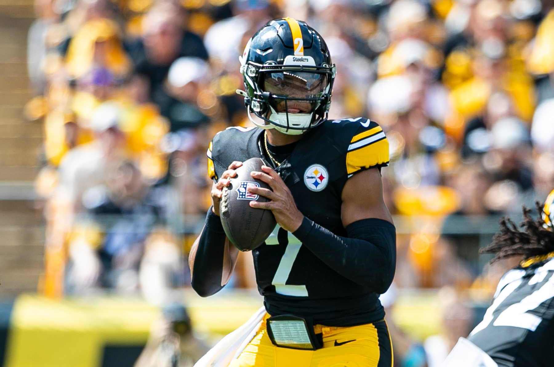 PITTSBURGH, PA - SEPTEMBER 22: Pittsburgh Steelers quarterback Justin Fields (2) looks to pass during the regular season NFL football game between the Los Angeles Chargers and Pittsburgh Steelers on September 22, 2024 at Acrisure Stadium in Pittsburgh, PA. (Photo by Mark Alberti/Icon Sportswire via Getty Images)