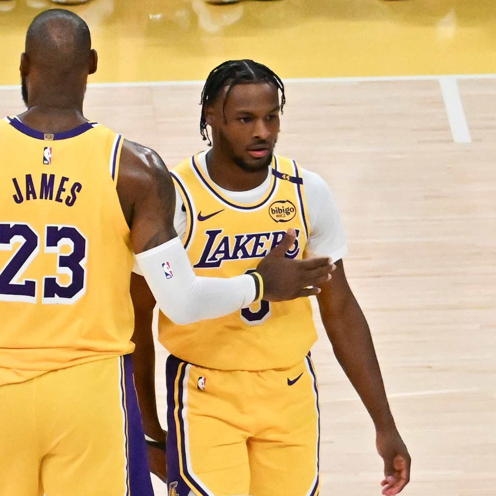 Nike arm sleeve nba 2k19 discount