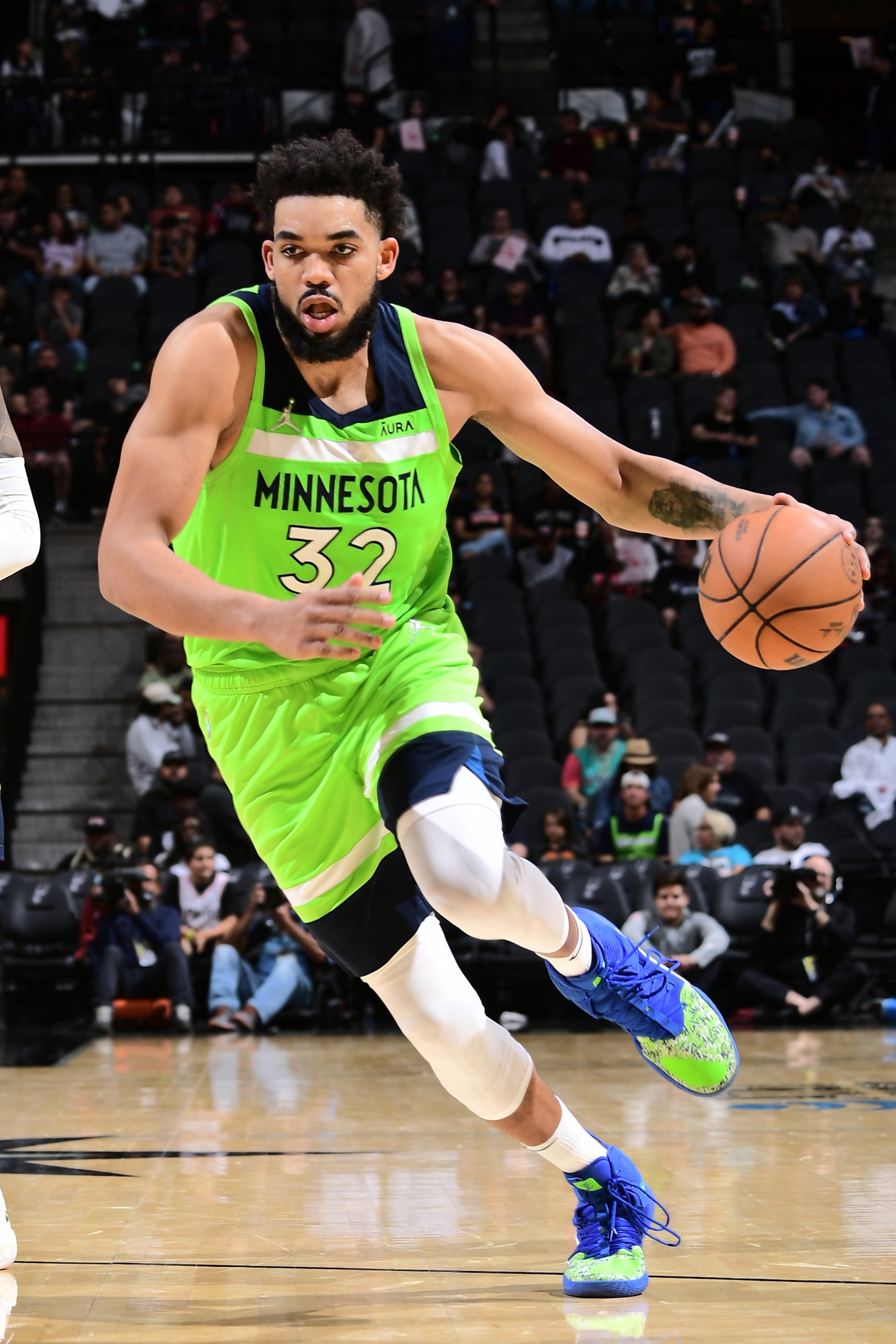 SAN ANTONIO, TX - MARCH 14: Karl-Anthony Towns #32 of the Minnesota Timberwolves drives to the basket during the game against the San Antonio Spurs on March 14, 2022 at the AT&T Center in San Antonio, Texas. NOTE TO USER: User expressly acknowledges and agrees that, by downloading and or using this photograph, user is consenting to the terms and conditions of the Getty Images License Agreement. Mandatory Copyright Notice: Copyright 2022 NBAE (Photos by Michael Gonzales/NBAE via Getty Images)