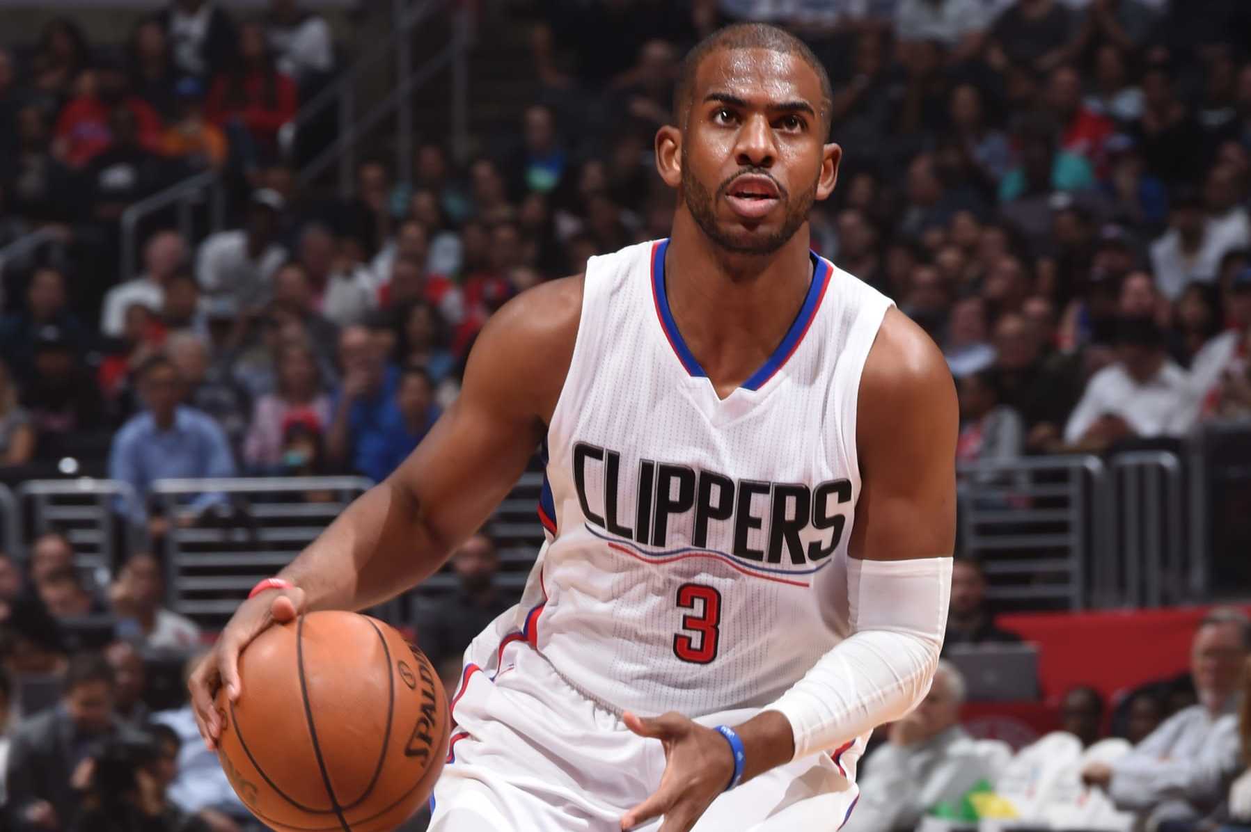 LOS ANGELES, CA - MARCH 29:  Chris Paul #3 of the LA Clippers looks to shoot the ball during a game against the Washington Wizards on March 29, 2017 at STAPLES Center in Los Angeles, California. NOTE TO USER: User expressly acknowledges and agrees that, by downloading and/or using this photograph, user is consenting to the terms and conditions of the Getty Images License Agreement. Mandatory Copyright Notice: Copyright 2017 NBAE (Photo by Andrew D. Bernstein/NBAE via Getty Images)
