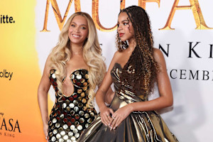 Beyoncé, Blue Ivy Thrill Fans at Ravens vs. Texans NFL Christmas Day Halftime Show
