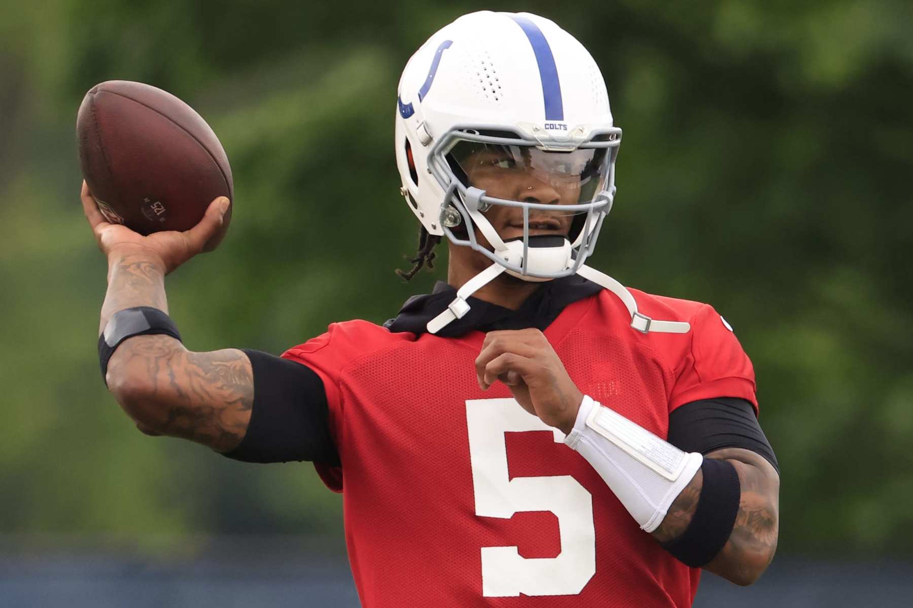 INDIANAPOLIS, INDIANA - JUNE 05: Anthony Richardson #5 of the Indianapolis Colts runs a drill during OTA Offseason workouts at the Indiana Farm Bureau Football Center at Lucas Oil Stadium on June 5, 2024 in Indianapolis, Indiana. (Photo by Justin Casterline/Getty Images)