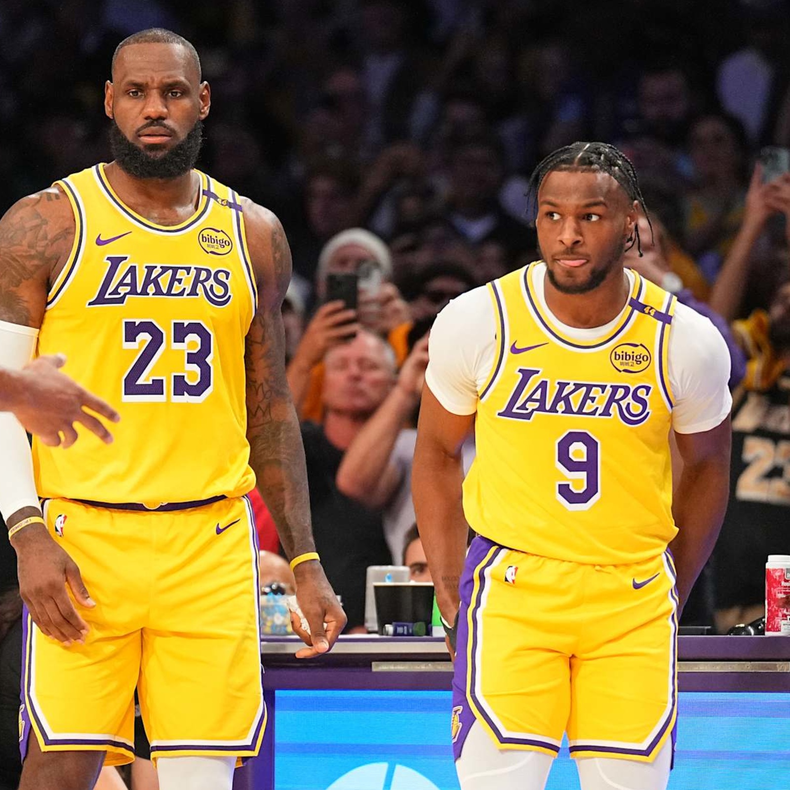 Lakers jersey and shorts store