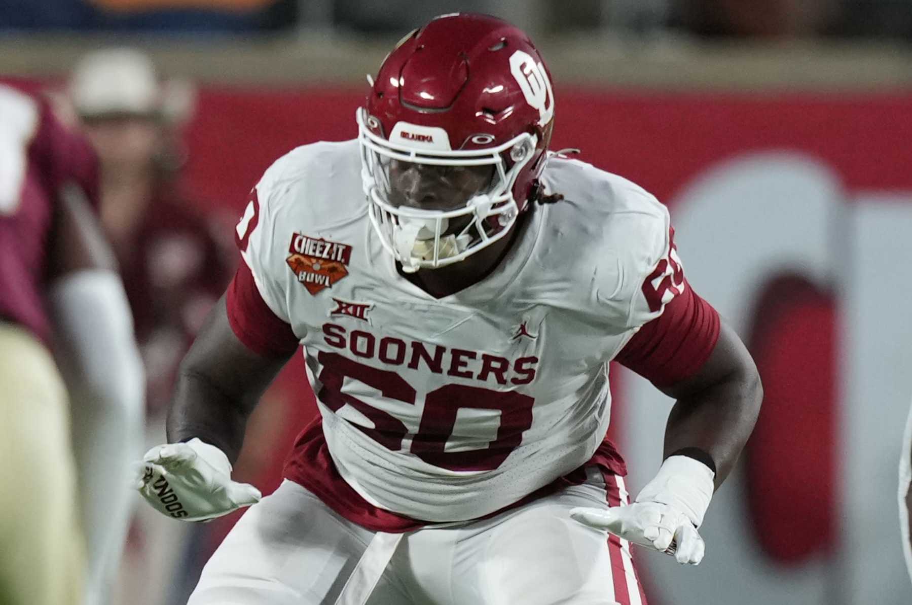 ORLANDO, FL - DECEMBER 29: Oklahoma Sooners offensive lineman Tyler Guyton (60) protects the pocket during the Cheez-It Bowl between between the Oklahoma Sooners and the Florida State Seminoles on Thursday, December 29, 2022 at Camping World Stadium, Orlando, Fla. (Photo by Peter Joneleit/Icon Sportswire via Getty Images)