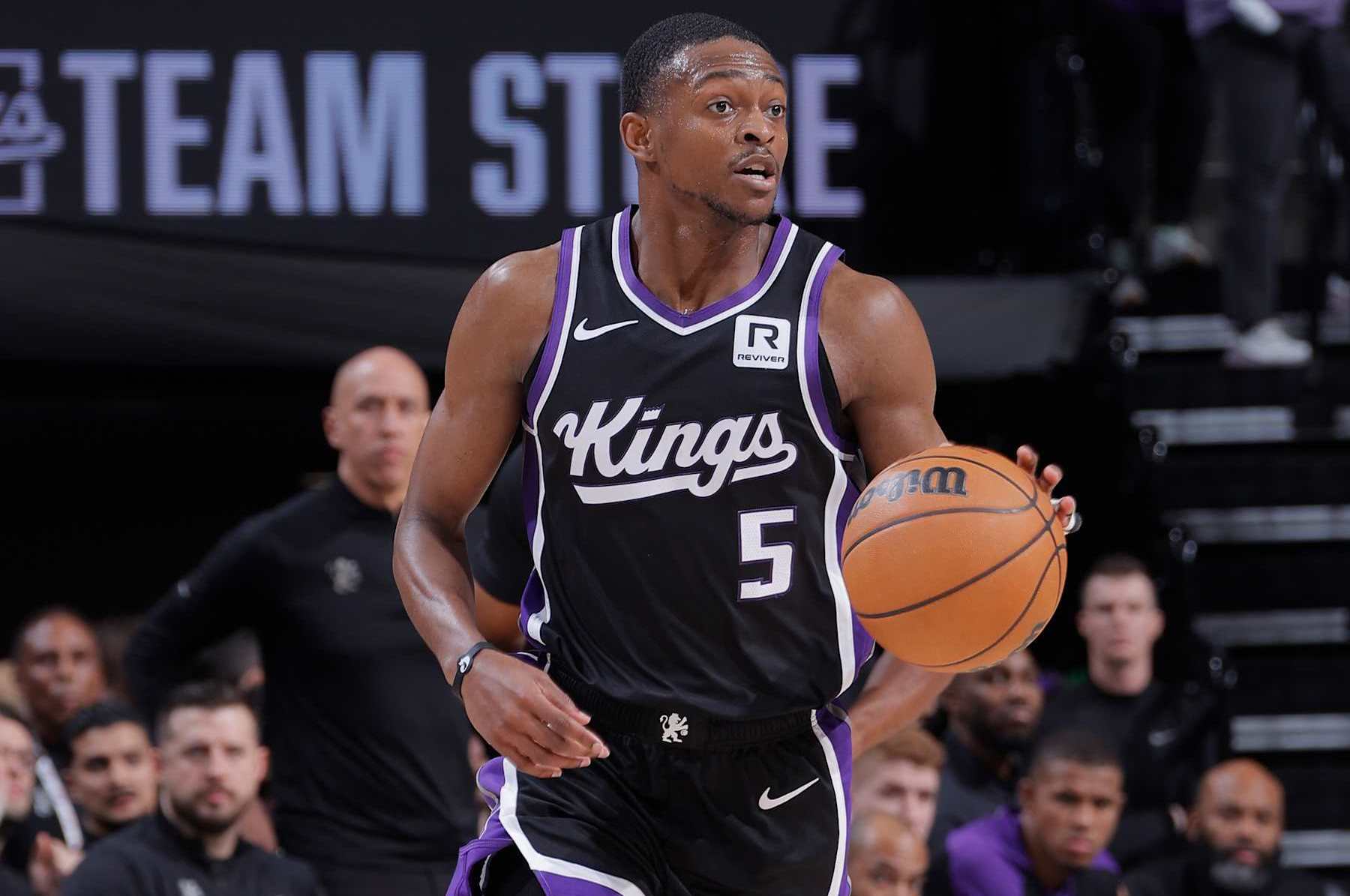 SACRAMENTO, CA - DECEMBER 26: De'Aaron Fox #5 of the dribbles the ball during the game against the Detroit Pistons  on December 26, 2024 at Golden 1 Center in Sacramento, California. NOTE TO USER: User expressly acknowledges and agrees that, by downloading and or using this Photograph, user is consenting to the terms and conditions of the Getty Images License Agreement. Mandatory Copyright Notice: Copyright 2024 NBAE (Photo by Rocky Widner/NBAE via Getty Images)