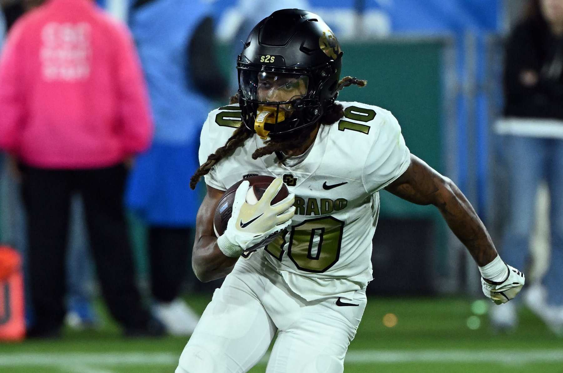 PASADENA, CA - OCTOBER 28: Colorado Buffaloes wide receiver Xavier Weaver (10) gains yards after catching a pass in the second half of an NCAA football game against the UCLA Bruins played on October 28, 2023 at the Rose Bowl in Pasadena, CA. (Photo by John Cordes/Icon Sportswire via Getty Images)