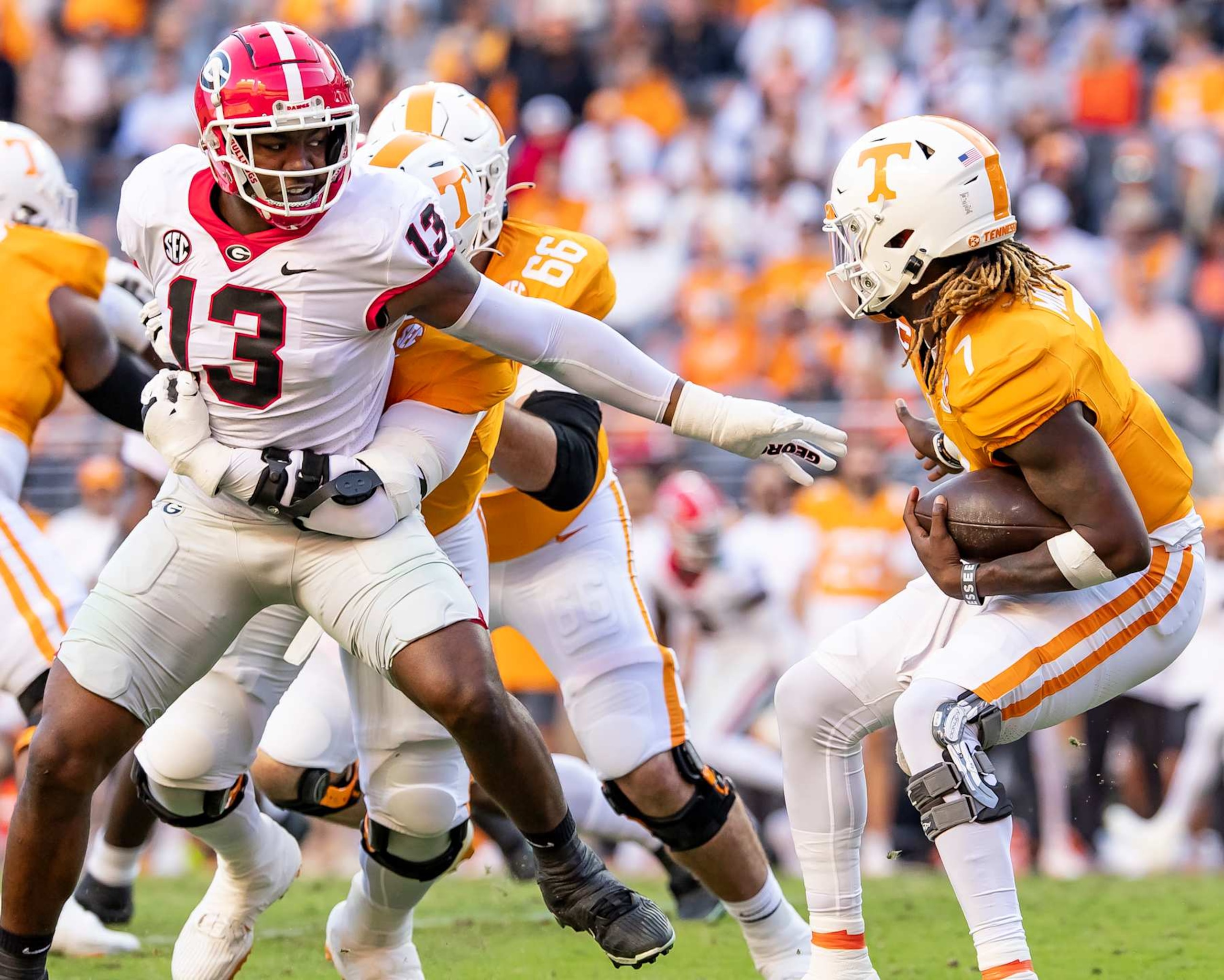KNOXVILLE, TN - NOVEMBER 18: Jeremiah Crawford #53 of the Tennessee Volunteers tries to prevent Mykel Williams #13 of the Georgia Bulldogs from getting to his quarterback during a game between the University of Georgia and the University of Tennessee at Neyland Stadium on November 18, 2023 in Knoxville, Tennessee. (Photo by Steve Limentani/ISI Photos/Getty Images) KNOXVILLE, TN - NOVEMBER 18: Jeremiah Crawford #53 of the Tennessee Volunteers tries to prevent Mykel Williams #13 of the Georgia Bulldogs from getting to his quarterback during a game between the University of Georgia and the University of Tennessee at Neyland Stadium on November 18, 2023 in Knoxville, Tennessee. (Photo by Steve Limentani/ISI Photos/Getty Images)