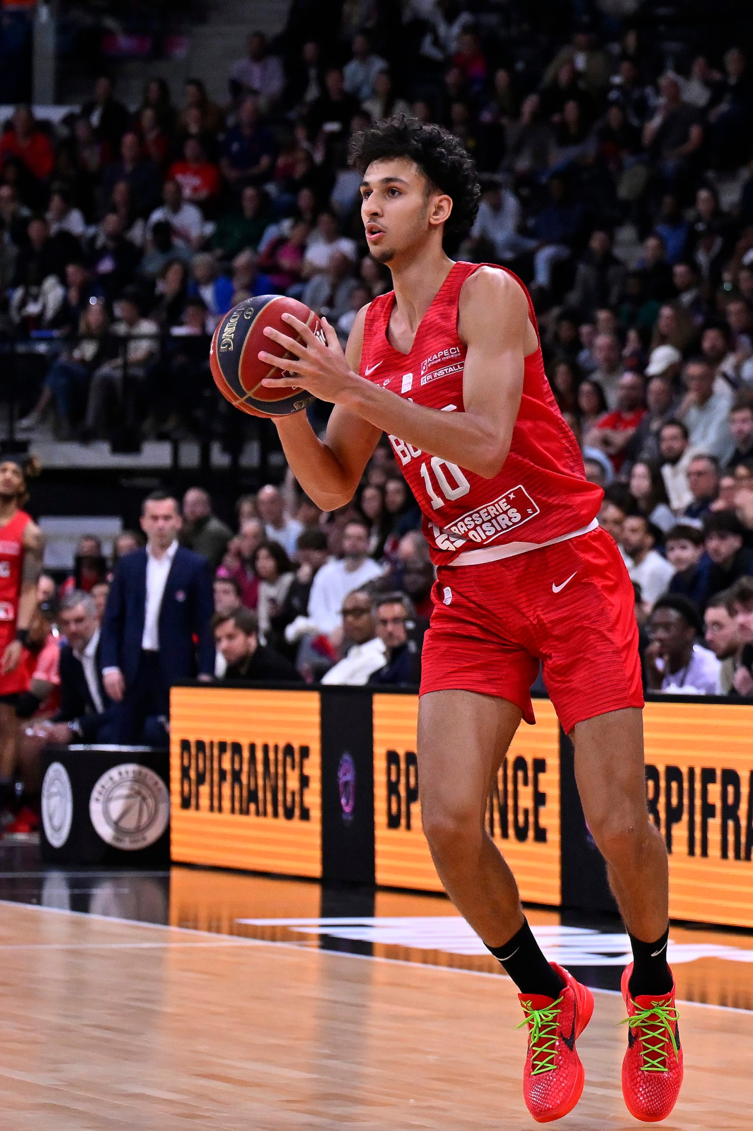 PARIS, FRANCE - APRIL 28: Zaccharie Risacher of Bourg en Bresse Basket runs with the ball during the Betclic Elite match between Paris and Bourg en Bresse Basket at Adidas Arena on April 28, 2024 in Paris, France. (Photo by Aurelien Meunier/Getty Images)