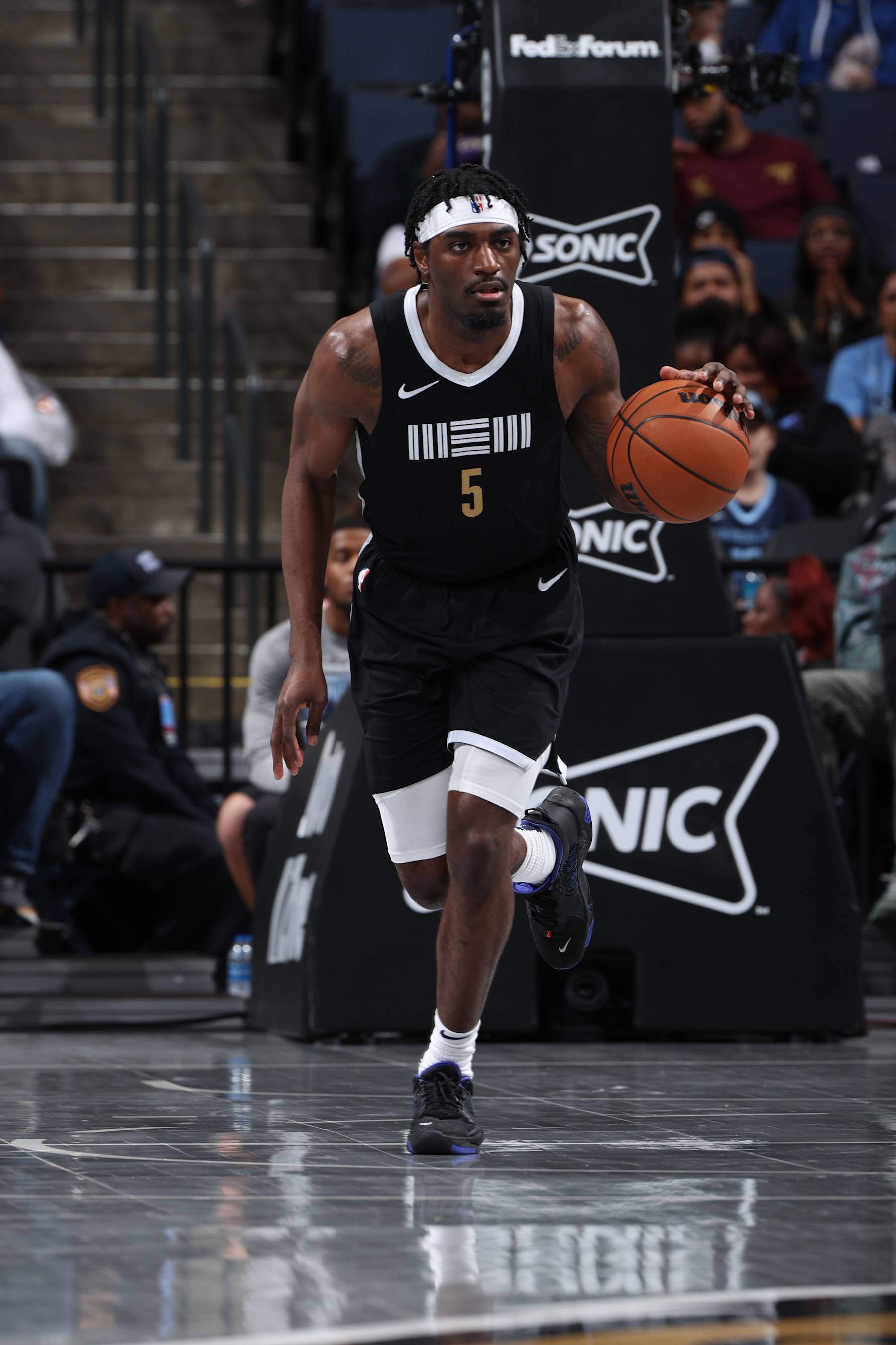 MEMPHIS, TN - MARCH 8: Vince Williams Jr. #5 of the <a href=