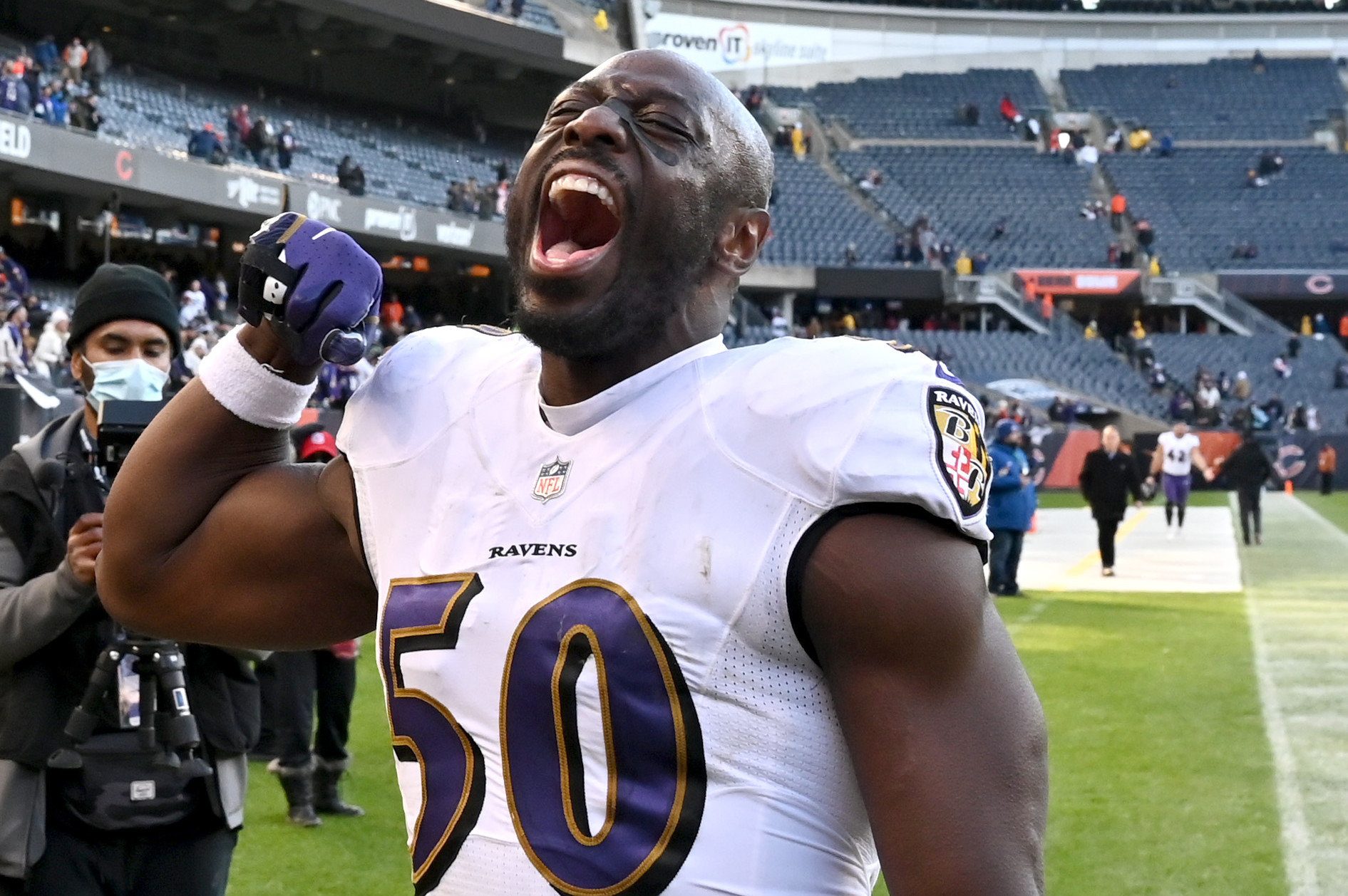 Ravens apply UFA tender on OLB Justin Houston