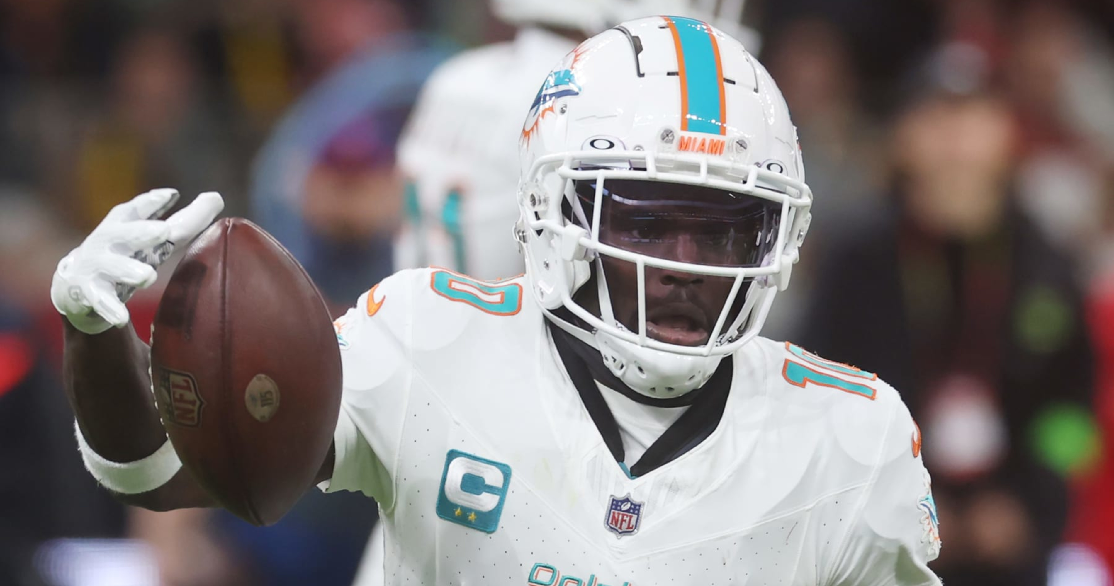 Dolphins' Tyreek Hill Says Hand Injury Is 'Fine,' Jokes He Can't Play
