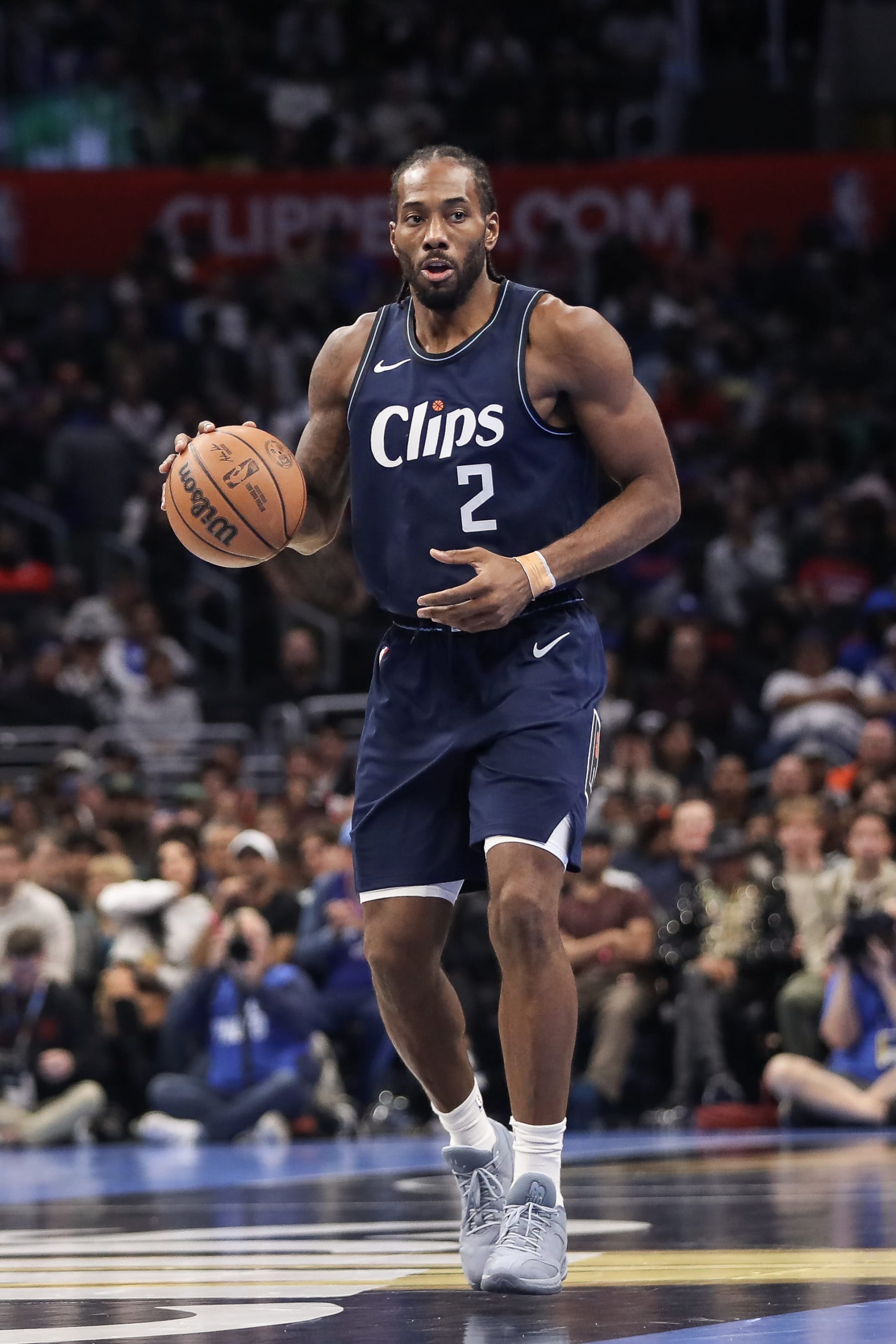 LOS ANGELES, CALIFORNIA - NOVEMBER 17: Kawhi Leonard #2 of the LA Clippers handles the ball in the fourth period against the Houston Rockets during an NBA In-Season Tournament game at Crypto.com Arena on November 17, 2023 in Los Angeles, California. NOTE TO USER: User expressly acknowledges and agrees that, by downloading and or using this photograph, User is consenting to the terms and conditions of the Getty Images License Agreement. (Photo by Meg Oliphant/Getty Images)