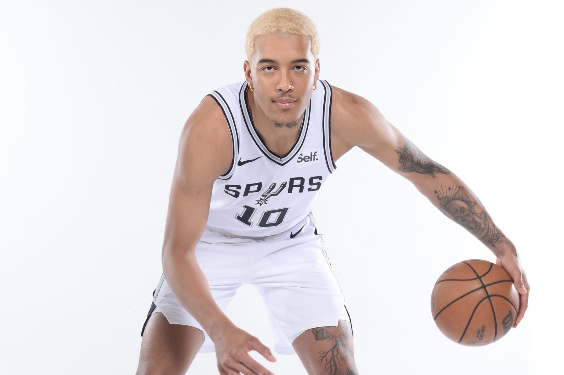 SAN ANTONIO, TX - JUNE 25: San Antonio Spurs draft pick Jeremy Sochan poses for a portrait after being drafted to the San Antonio Spurs on June 25, 2022 at the AT&T Center in San Antonio, Texas. NOTE TO USER: User expressly acknowledges and agrees that, by downloading and or using this photograph, user is consenting to the terms and conditions of the Getty Images License Agreement. Mandatory Copyright Notice: Copyright 2022 NBAE (Photos by Michael Gonzales/NBAE via Getty Images) SAN ANTONIO, TX - JUNE 25: San Antonio Spurs draft pick Jeremy Sochan poses for a portrait after being drafted to the San Antonio Spurs on June 25, 2022 at the AT&T Center in San Antonio, Texas. NOTE TO USER: User expressly acknowledges and agrees that, by downloading and or using this photograph, user is consenting to the terms and conditions of the Getty Images License Agreement. Mandatory Copyright Notice: Copyright 2022 NBAE (Photos by Michael Gonzales/NBAE via Getty Images)