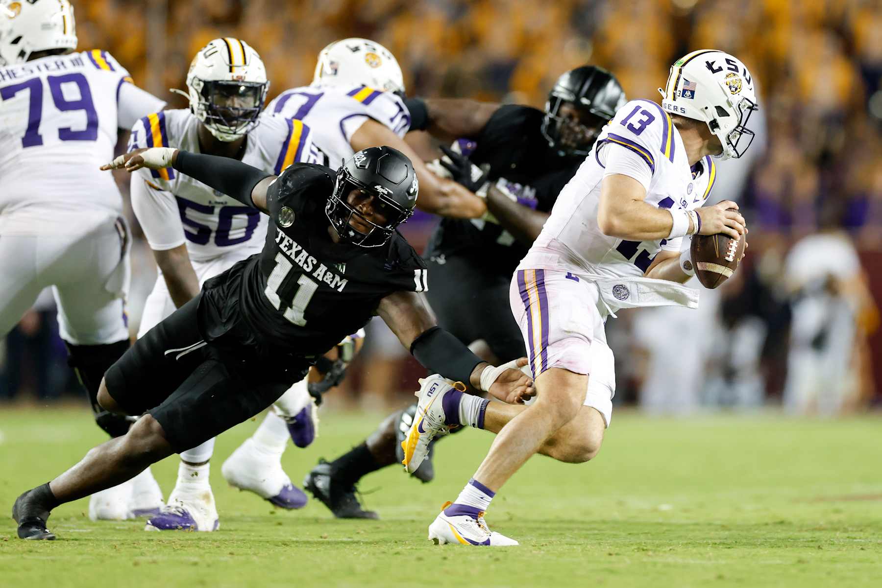 Texas A&M defensive end Nic Scourton