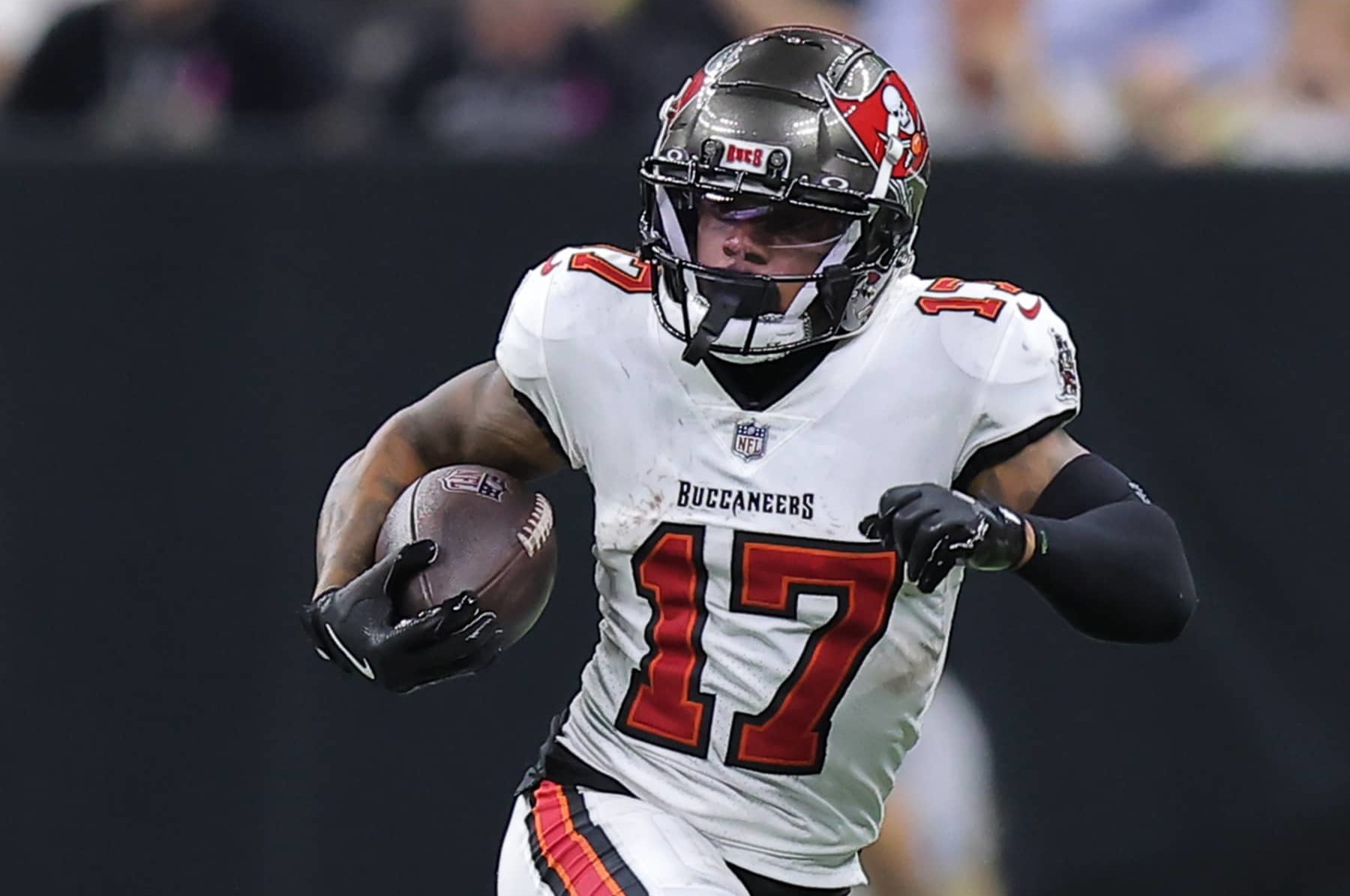NEW ORLEANS, LOUISIANA - OCTOBER 13: Sterling Shepard #17 of the Tampa Bay Buccaneers runs with the ball against the New Orleans Saints during a game at Caesars Superdome on October 13, 2024 in New Orleans, Louisiana. (Photo by Jonathan Bachman/Getty Images)
