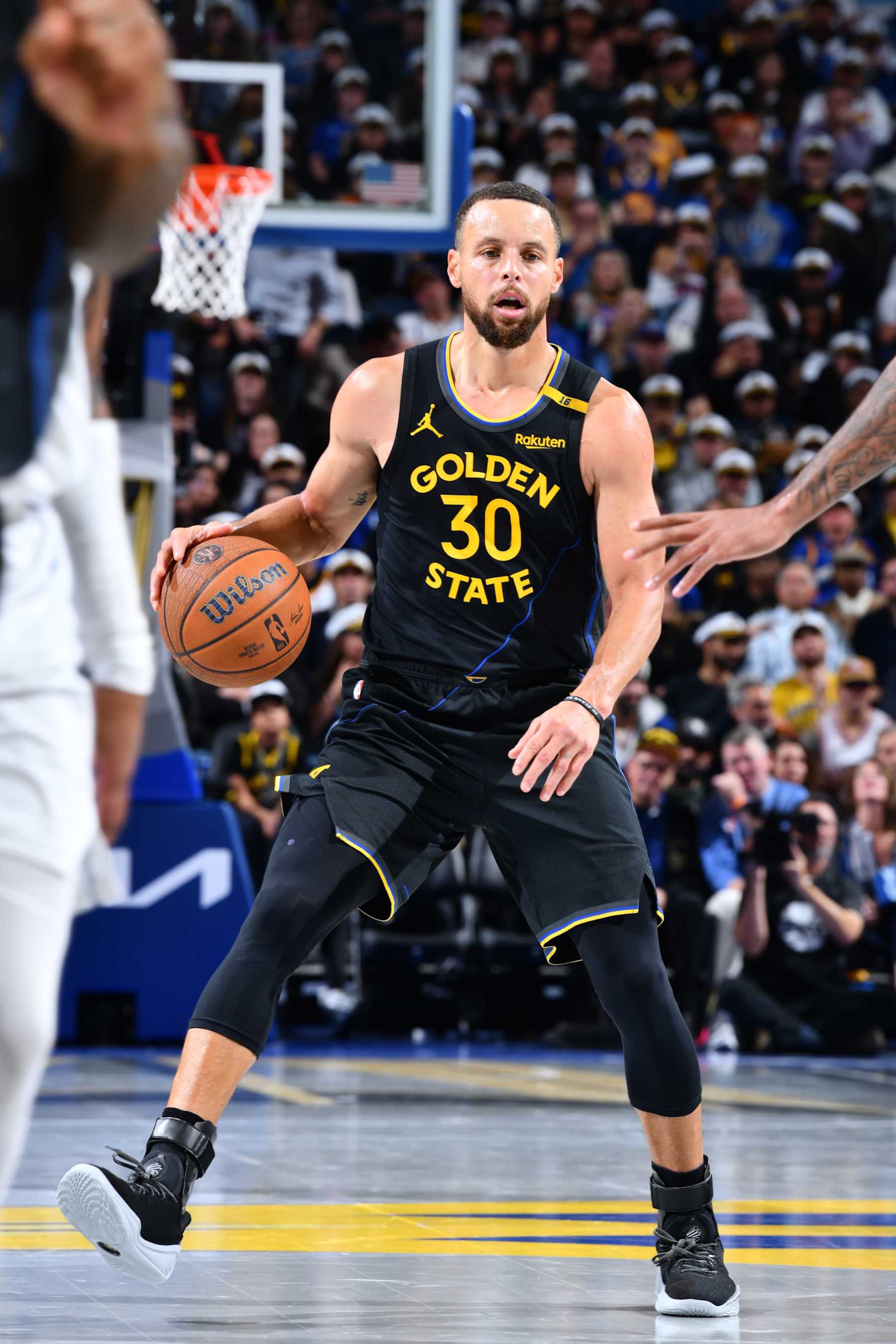 PHOENIX, AZ - NOVEMBER 12: Stephen Curry #30 of the Golden State Warriors dribbles the ball during the game against the Dallas Mavericks during the Emirates NBA Cup game on November 12, 2024 at Footprint Center in Phoenix, Arizona. NOTE TO USER: User expressly acknowledges and agrees that, by downloading and or using this photograph, user is consenting to the terms and conditions of the Getty Images License Agreement. Mandatory Copyright Notice: Copyright 2024 NBAE (Photo by Barry Gossage/NBAE via Getty Images)