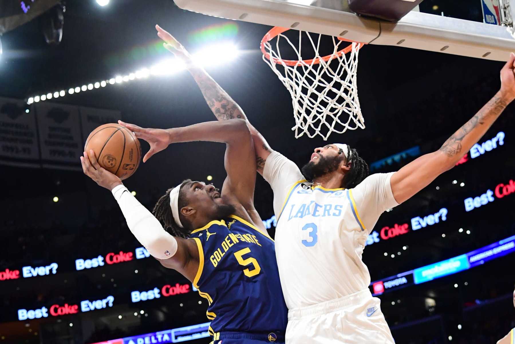 LOS ANGELES, CA - FEBRUARY 23: Kevon Looney #5 of the Golden State Warriors drives to the basket during the game against the Los Angeles Lakers on February 23, 2023 at Crypto.Com Arena in Los Angeles, California. NOTE TO USER: User expressly acknowledges and agrees that, by downloading and/or using this Photograph, user is consenting to the terms and conditions of the Getty Images License Agreement. Mandatory Copyright Notice: Copyright 2023 NBAE (Photo by Adam Pantozzi/NBAE via Getty Images)