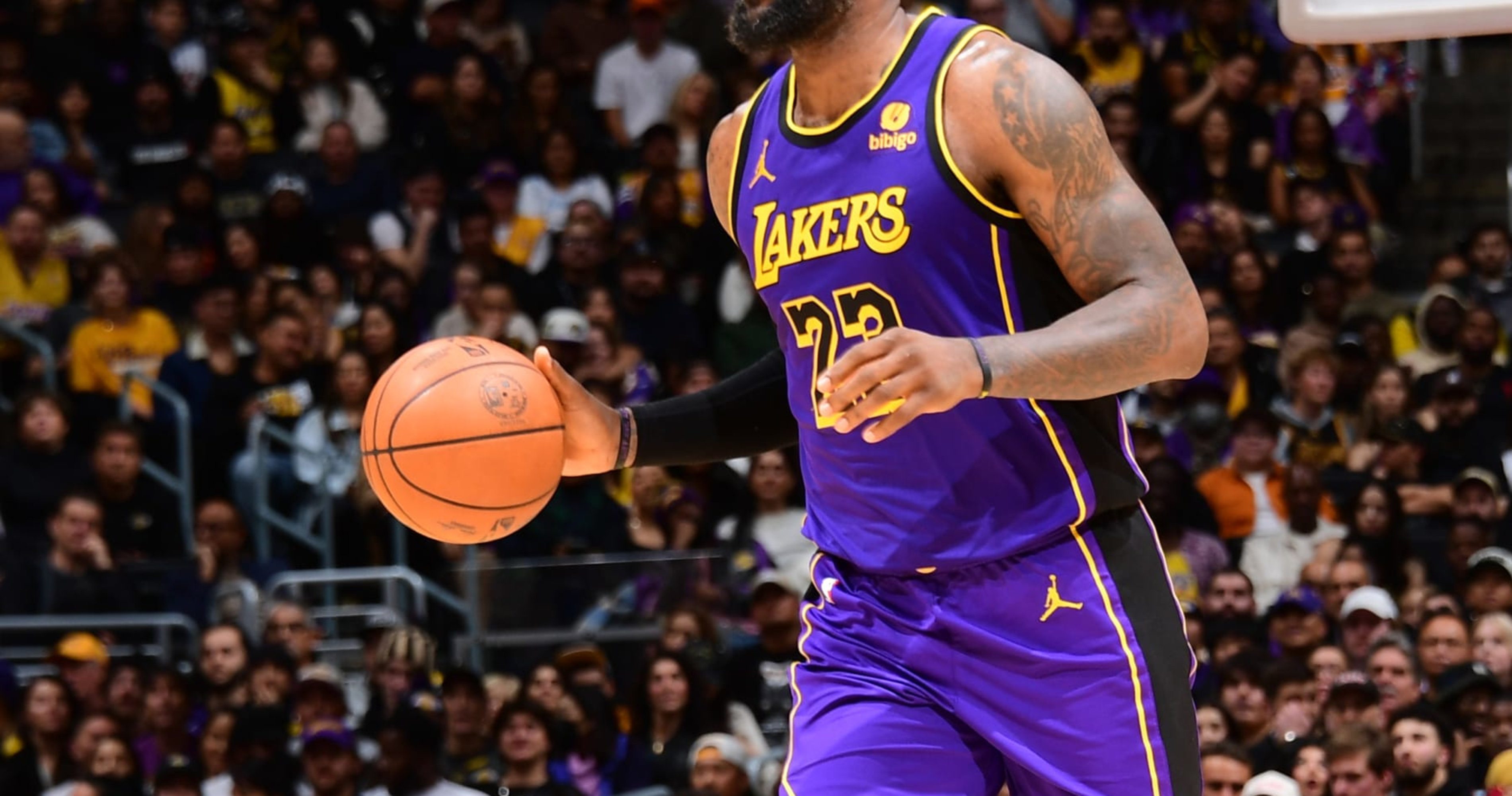 Lakers Fans Demand Trades After LeBron James, LA S