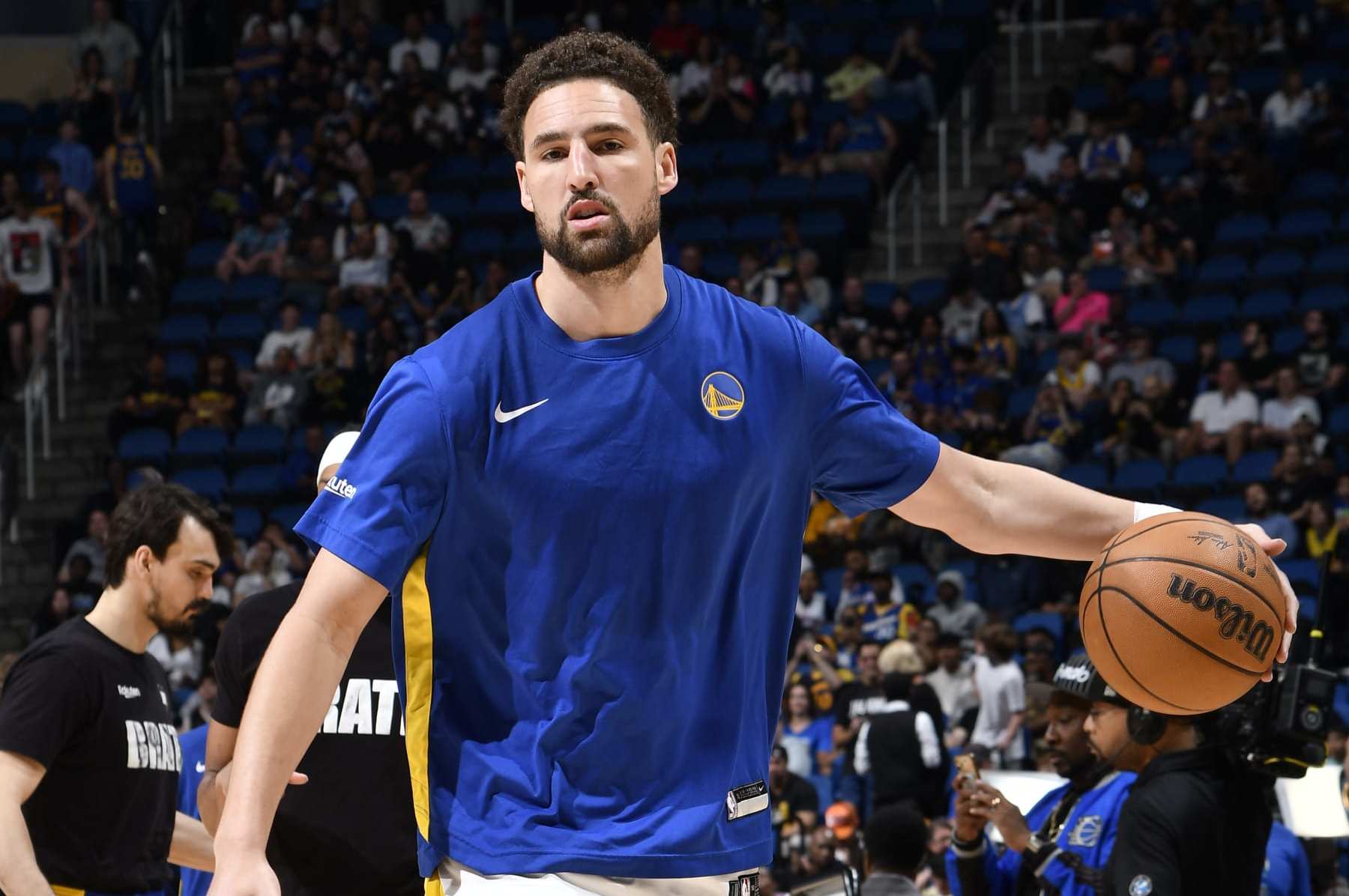 ORLANDO, FL - MARCH 27: Klay Thompson #11 of the Golden State Warriors warms up before the game against the Orlando Magic on March 27, 2024 at Amway Center in Orlando, Florida. NOTE TO USER: User expressly acknowledges and agrees that, by downloading and or using this photograph, User is consenting to the terms and conditions of the Getty Images License Agreement. Mandatory Copyright Notice: Copyright 2024 NBAE (Photo by Fernando Medina/NBAE via Getty Images)