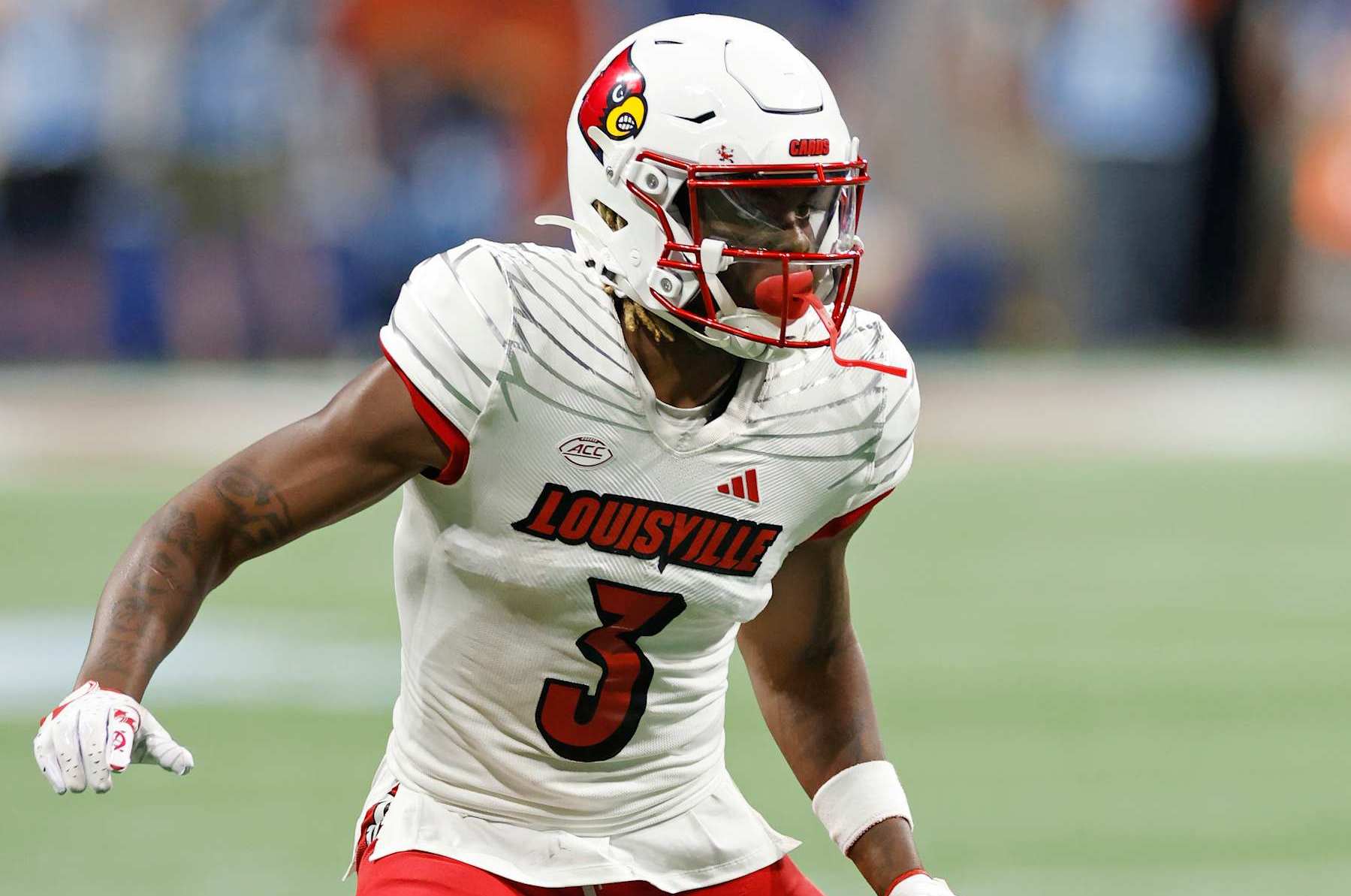 ATLANTA, GA - SEPTEMBER 01: Louisville Cardinals defensive back Quincy Riley (3) lines up on defense during the Aflac Kickoff college football game against the Georgia Tech Yellow Jackets on September 01, 2023 at Mercedes-Benz Stadium in Atlanta, Georgia. (Photo by Joe Robbins/Icon Sportswire via Getty Images)