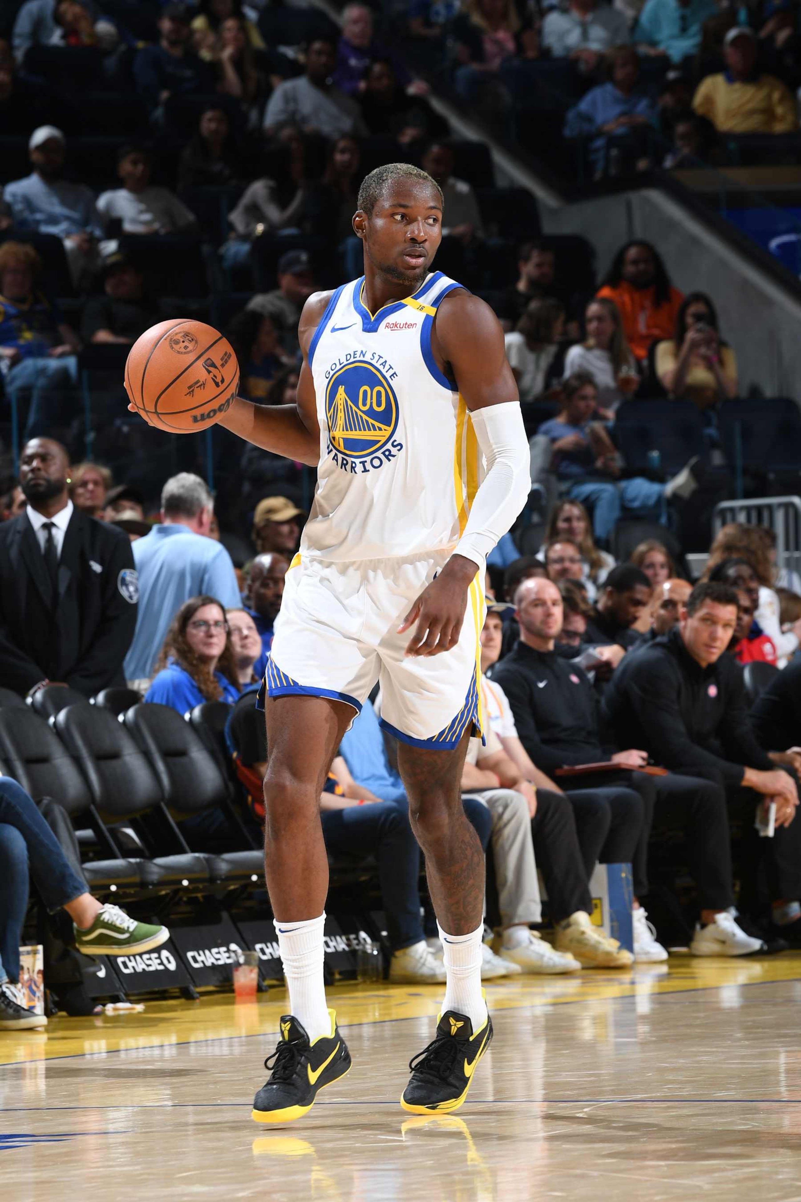 SAN FRANCISCO, CA - OCTOBER 13: Jonathan Kuminga #00 of the Golden State Warriors dribbles the ball during the game against the Detroit Pistons during a NBA Preseason game on October 13, 2024 at Chase Center in San Francisco, California. NOTE TO USER: User expressly acknowledges and agrees that, by downloading and or using this photograph, user is consenting to the terms and conditions of Getty Images License Agreement. Mandatory Copyright Notice: Copyright 2024 NBAE (Photo by Noah Graham/NBAE via Getty Images)