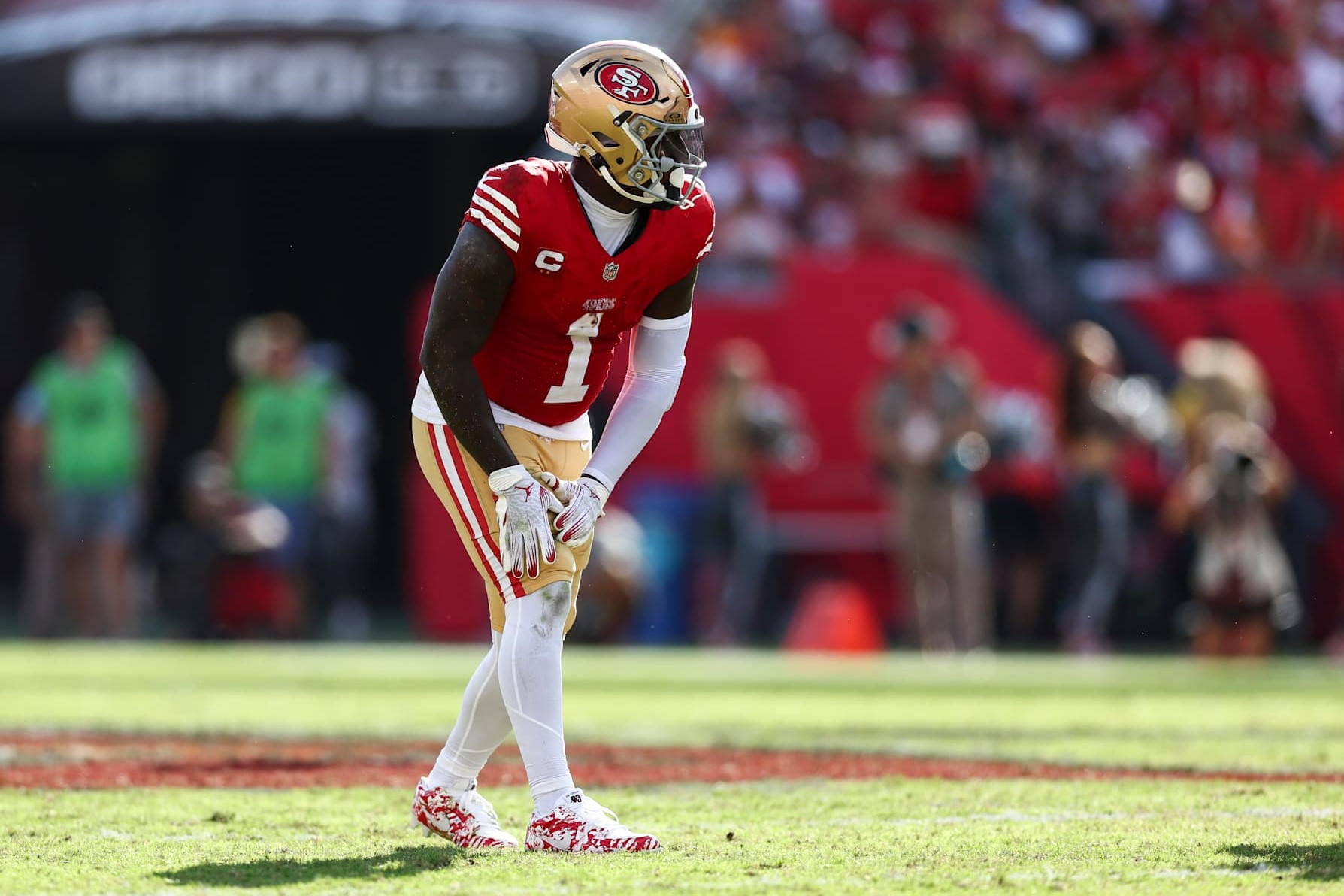 TAMPA, FLORIDA - NOVEMBER 10: Deebo Samuel Sr. #1 of the San Francisco 49ers lines up before a play during an NFL football game against the Tampa Bay Buccaneers at Raymond James Stadium on November 10, 2024 in Tampa, Florida. (Photo by Kevin Sabitus/Getty Images)