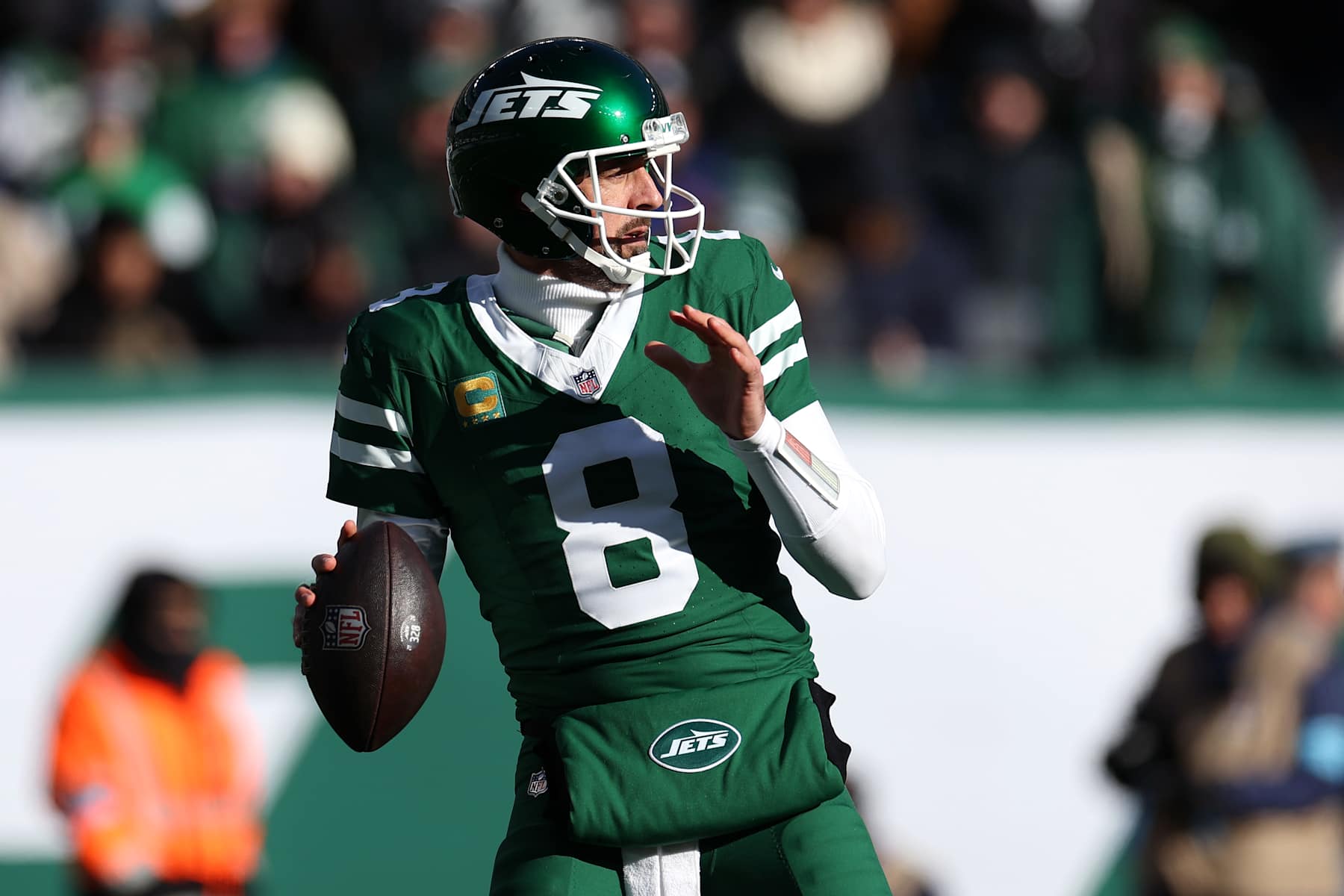 EAST RUTHERFORD, NEW JERSEY - DECEMBER 22: Aaron Rodgers #8 of the New York Jets throws a pass against the Los Angeles Rams during the first quarter at MetLife Stadium on December 22, 2024 in East Rutherford, New Jersey. (Photo by Luke Hales/Getty Images)