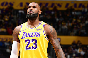 Lakers' LeBron James Says Family Has Evacuated Home amid Los Angeles Wildfires