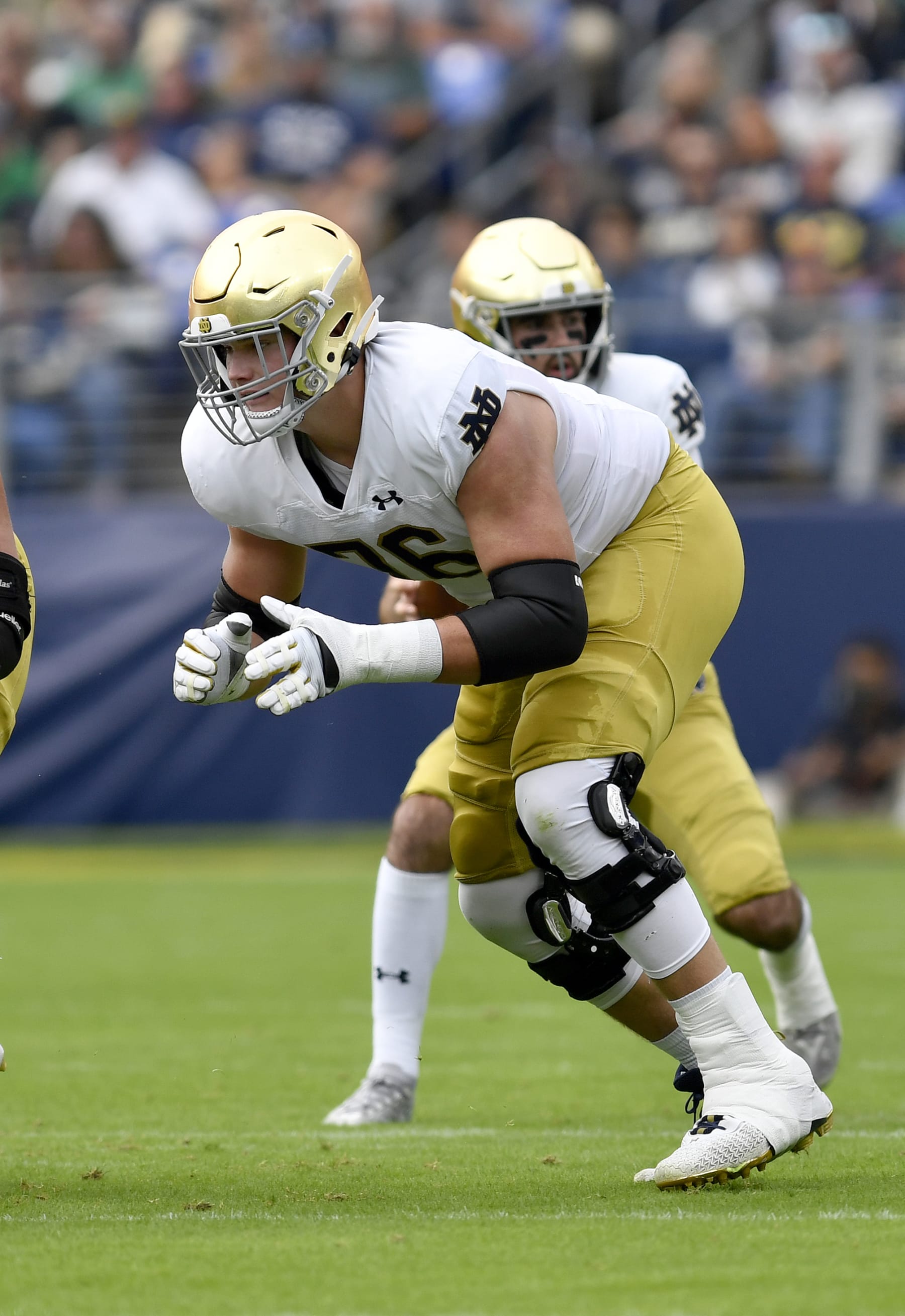 Football Football BALTIMORE, MD - NOVEMBER 12: Notre Dame tackle Joe Alt (76) blocks during the Notre Dame Fighting Irish versus Navy Midshipmen game on November 12, 2022 at M&T Bank Stadium in Baltimore, MD. (Photo by Randy Litzinger/Icon Sportswire via Getty Images)