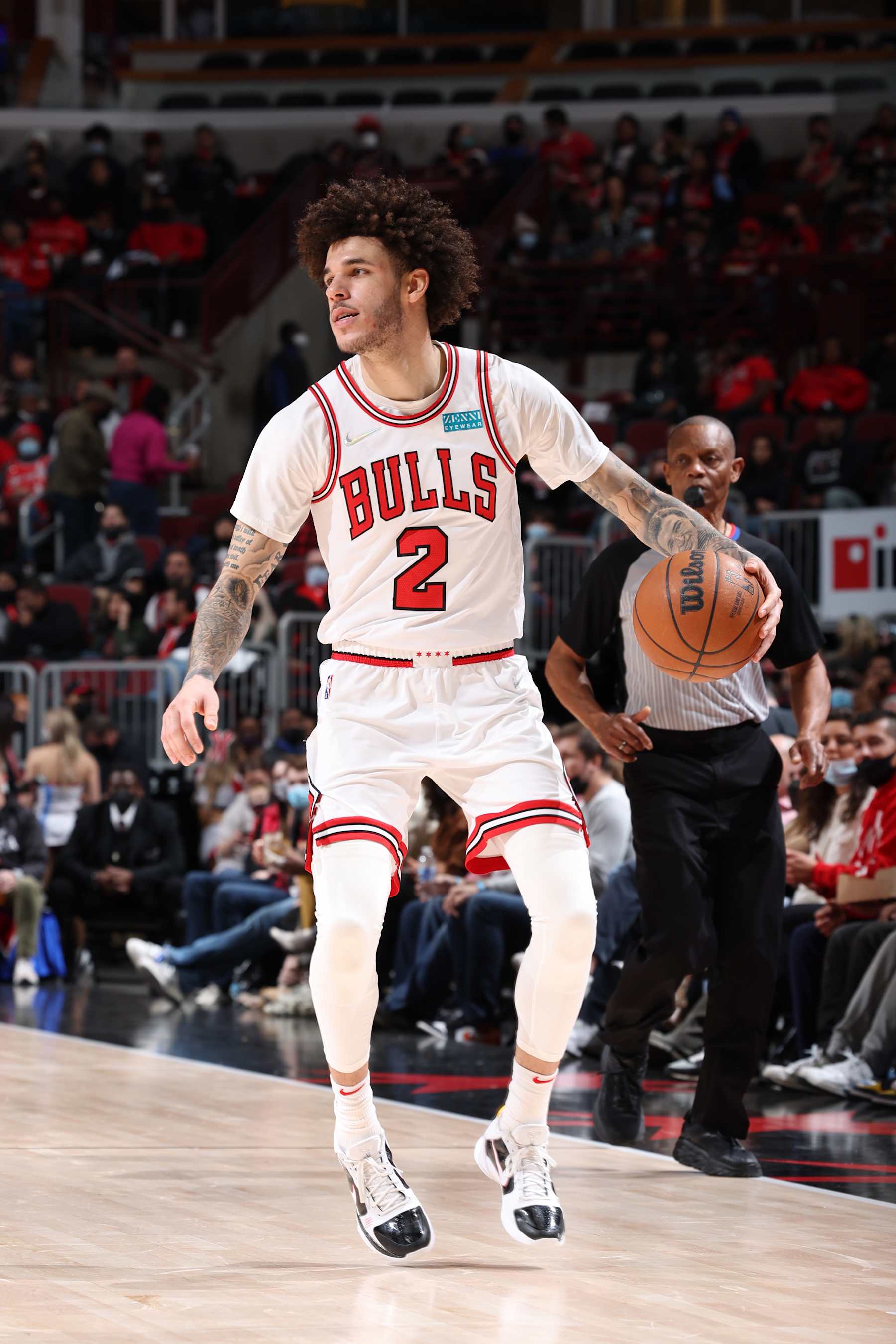 CHICAGO, IL - JANUARY 11: Lonzo Ball #2 of the Chicago Bulls dribbles the ball during the game against the Detroit Pistons on January 11, 2022 at United Center in Chicago, Illinois. NOTE TO USER: User expressly acknowledges and agrees that, by downloading and or using this photograph, User is consenting to the terms and conditions of the Getty Images License Agreement. Mandatory Copyright Notice: Copyright 2022 NBAE (Photo by Jeff Haynes/NBAE via Getty Images)
