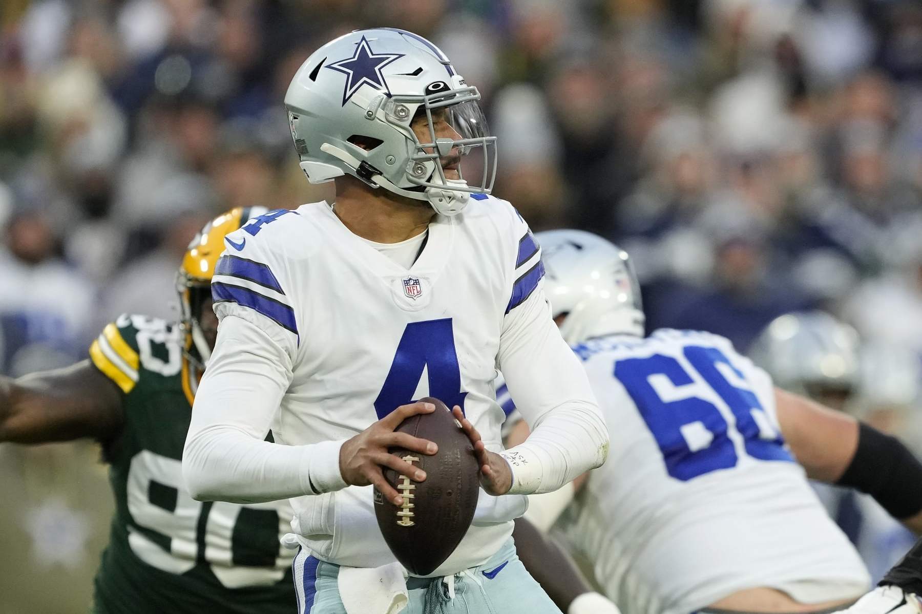 GREEN BAY, WISCONSIN - NOVEMBER 13: Dak Prescott #4 of the Dallas Cowboys throws a pass against the Green Bay Packers in the first quarter at Lambeau Field on November 13, 2022 in Green Bay, Wisconsin. (Photo by Patrick McDermott/Getty Images)