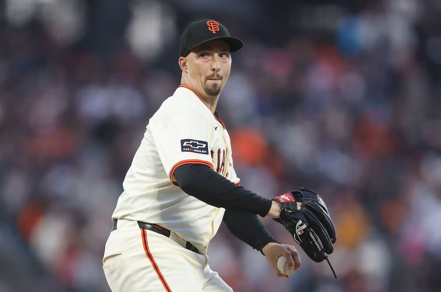 SAN FRANCISCO, CALIFORNIA - AUGUST 12: Blake Snell #7 of the San Francisco Giants pitches against the Atlanta Braves at Oracle Park on August 12, 2024 in San Francisco, California. (Photo by Lachlan Cunningham/Getty Images)