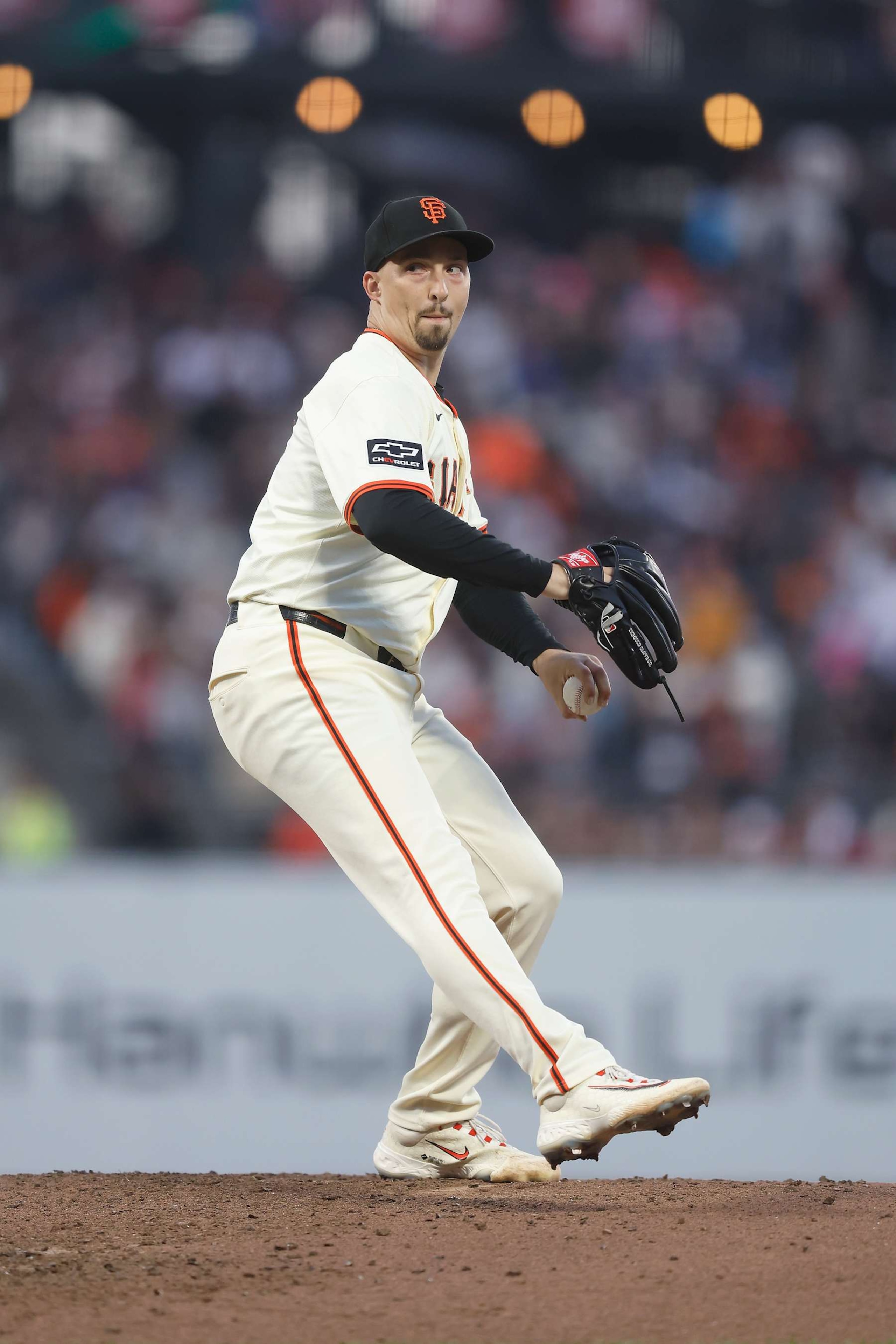 SAN FRANCISCO, CALIFORNIA - AUGUST 12: Blake Snell #7 of the San Francisco Giants pitches against the Atlanta Braves at Oracle Park on August 12, 2024 in San Francisco, California. (Photo by Lachlan Cunningham/Getty Images)
