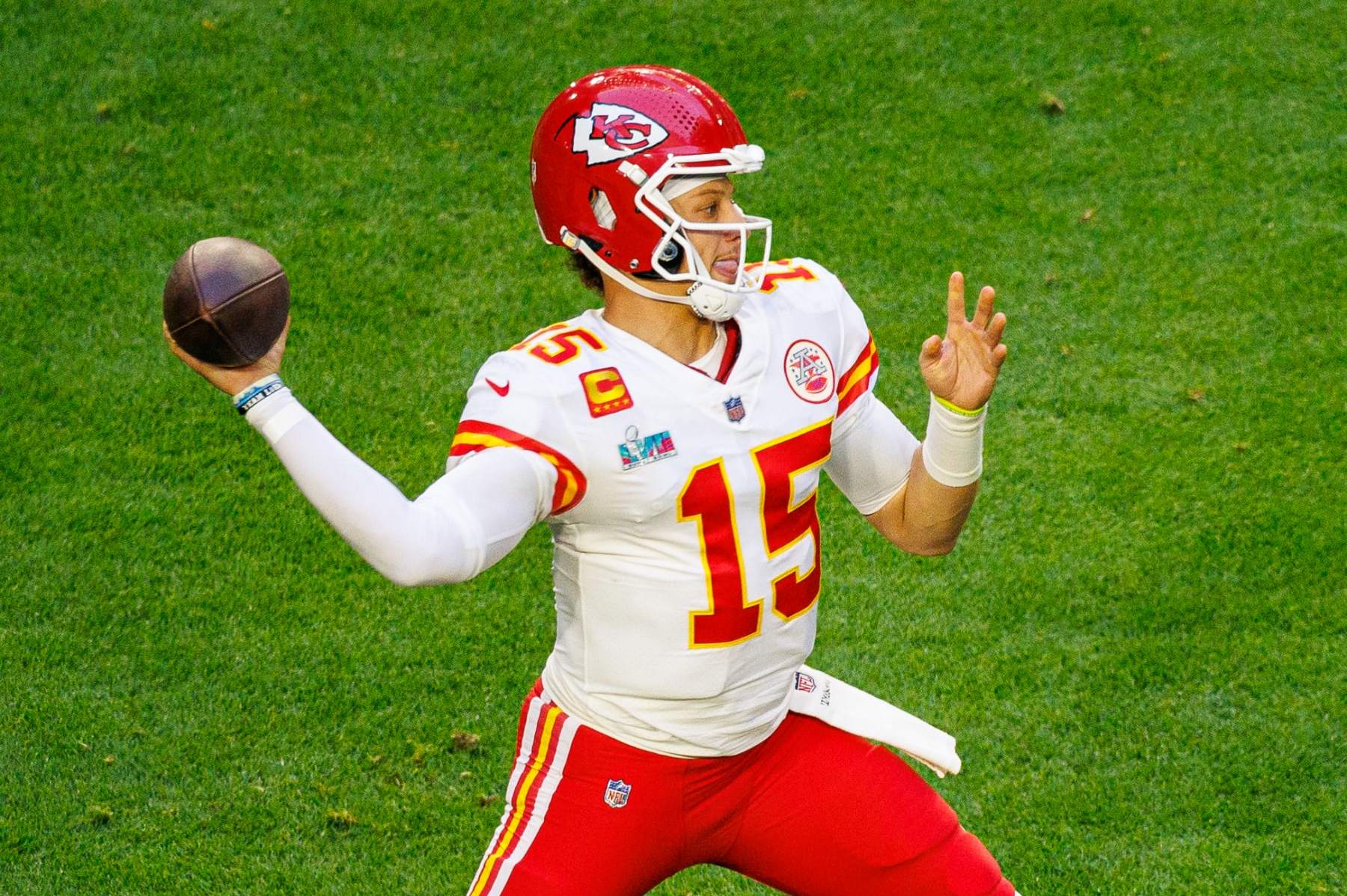 GLENDALE, AZ - FEBRUARY 12: Kansas City Chiefs quarterback Patrick Mahomes (15) throws a pass during Super Bowl LVII between the Philadelphia Eagles and the Kansas City Chiefs on Sunday, February 12th, 2023 at State Farm Stadium in Glendale, AZ. (Photo by Adam Bow/Icon Sportswire via Getty Images)