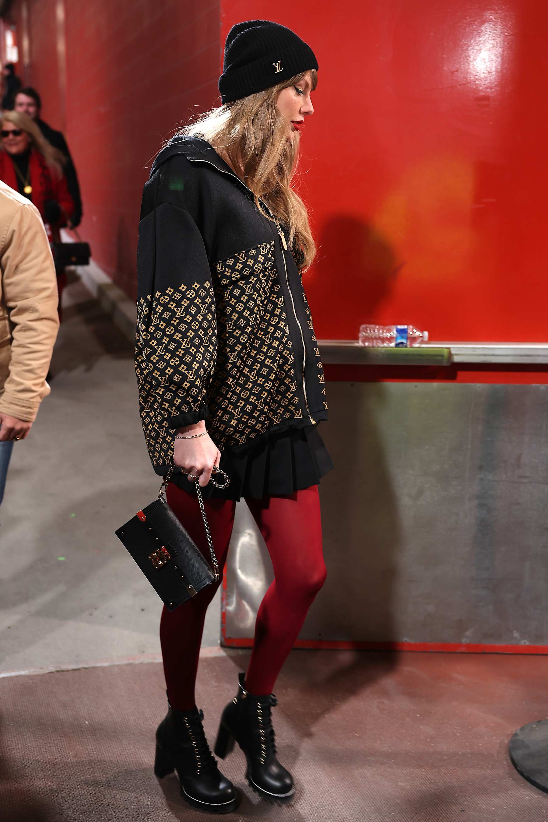 Video: Taylor Swift Arrives to Travis Kelce, Chiefs' AFC Title Game vs.  Allen, Bills | News, Scores, Highlights, Stats, and Rumors | Bleacher Report
