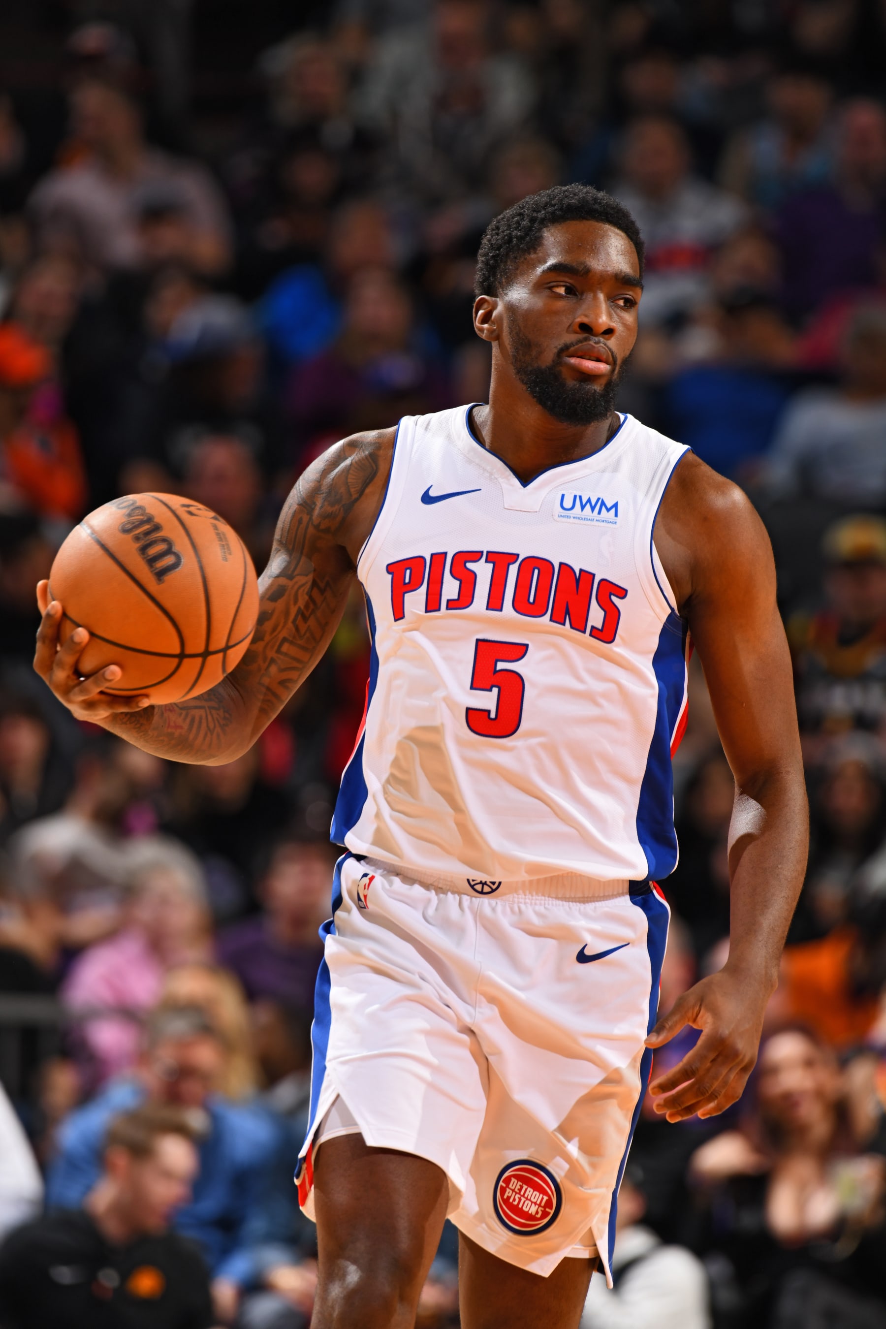 PHOENIX, AZ - FEBRUARY 14:  Shake Milton #5 of the Detroit Pistons handles the ball during the game against the Phoenix Suns on February 14, 2024 at Footprint Center in Phoenix, Arizona. NOTE TO USER: User expressly acknowledges and agrees that, by downloading and or using this photograph, user is consenting to the terms and conditions of the Getty Images License Agreement. Mandatory Copyright Notice: Copyright 2024 NBAE (Photo by Barry Gossage/NBAE via Getty Images)