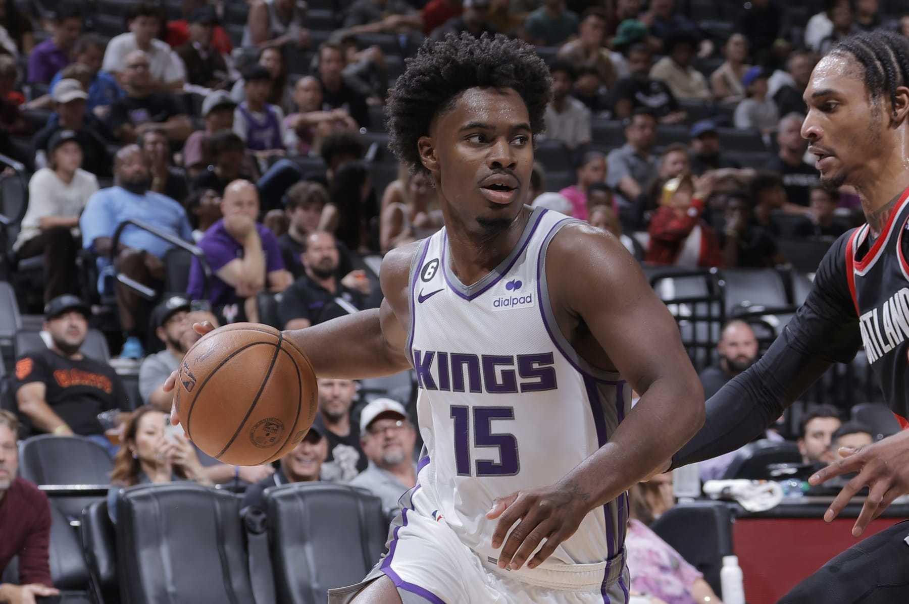De'Aaron Fox of the Sacramento Kings argues a call with referee Brian  News Photo - Getty Images