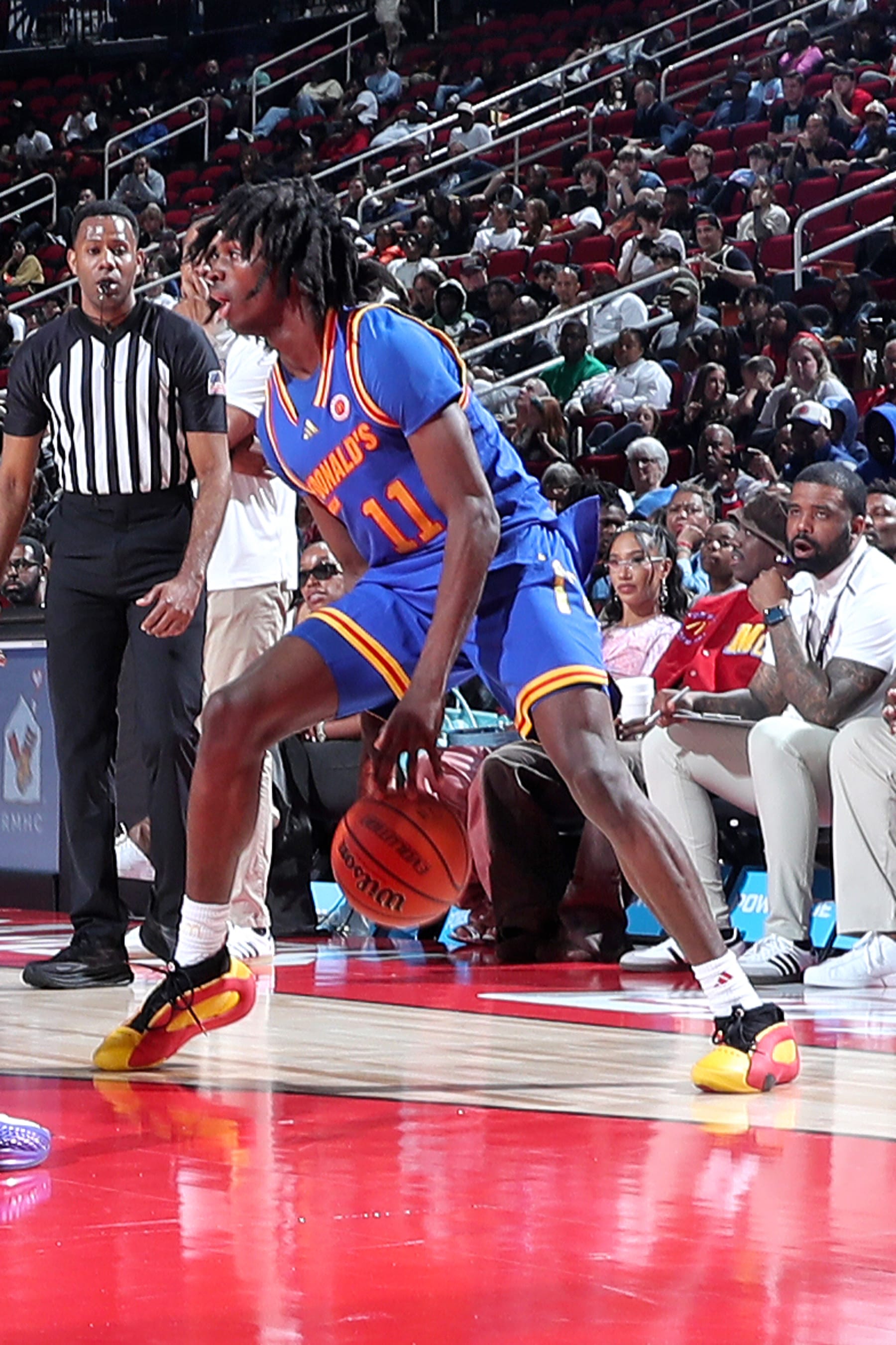 HOUSTON, TX - APRIL 02: McDonalds All  American East guard Ian Jackson (11) dribbles on the perimeter during the 2024 McDonald's All American Boys Game on April 2, 2024 at the Toyota Center in Houston, Texas. (Photo by Brian Spurlock/Icon Sportswire via Getty Images)