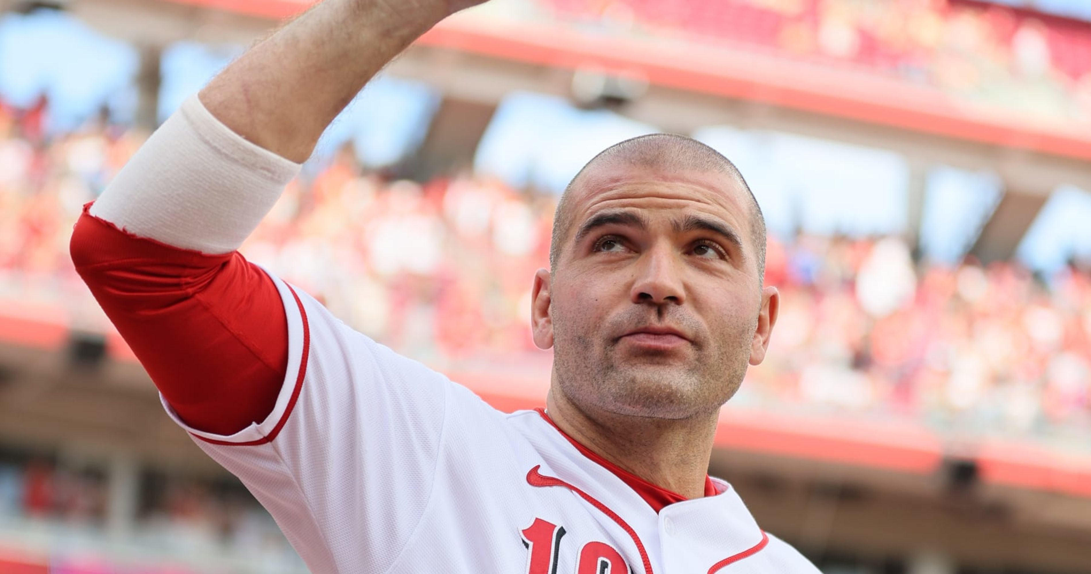 Joey Votto surprises young Reds fan who was in tears after his