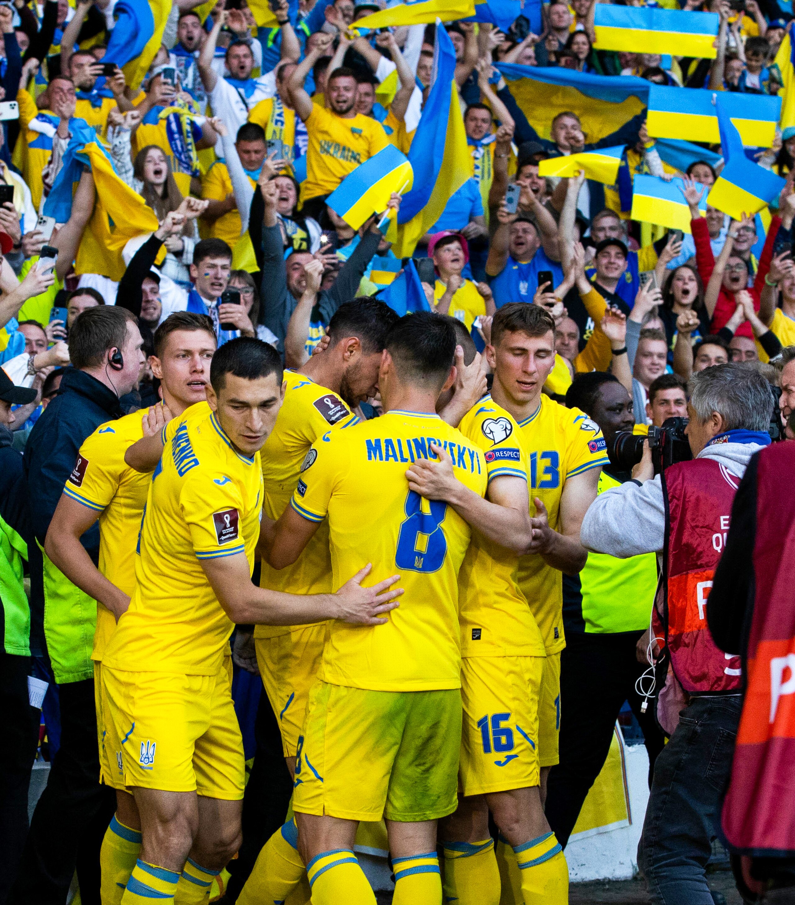 GLASGOW, SCOTLAND - JUNE 01: Roman Yaremchuk celebrates after to scoring to make it 2-0 during a FIFA World Cup Play-Off Semi Final between Scotland and Ukraine at Hampden Park, on June  01, 2022, in Glasgow, Scotland. (Photo by Alan Harvey/SNS Group via Getty Images)