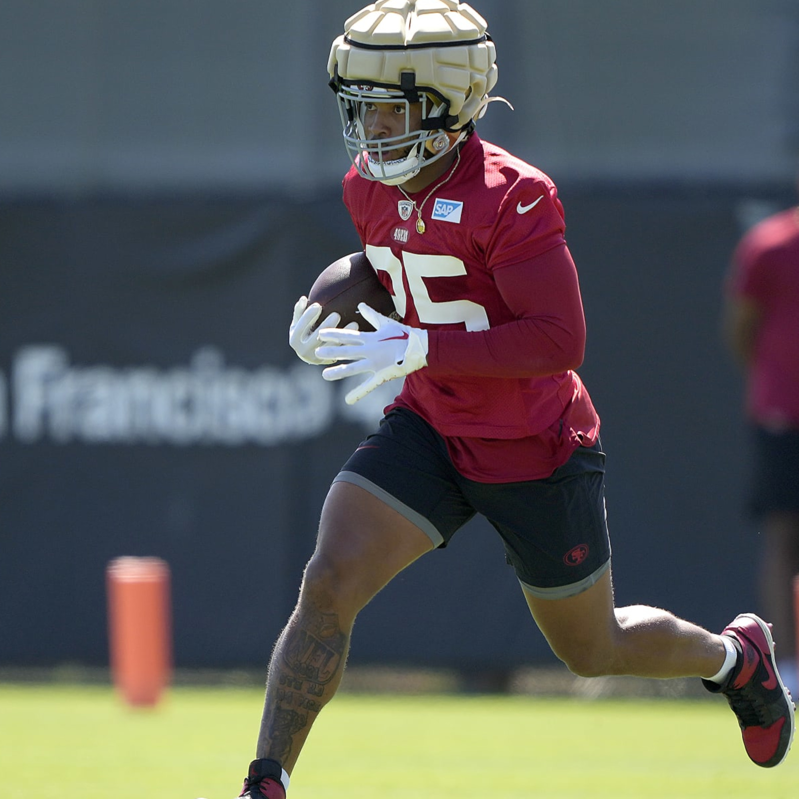 2021 NFL rushing leaders: 49ers rookie Elijah Mitchell in top 10