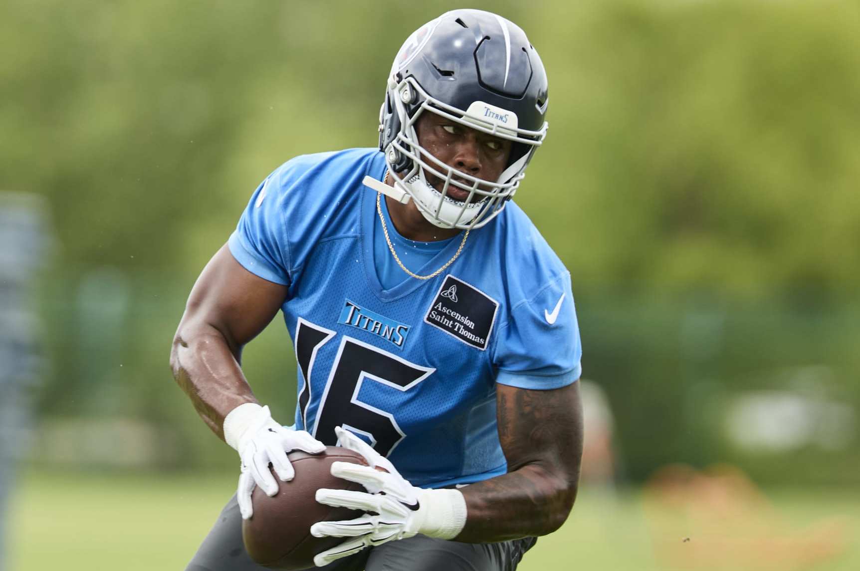 NASHVILLE, TENNESSEE - JUNE 05: Treylon Burks #16 of the Tennessee Titans catches the ball during day 2 of Titans Mandatory Minicamp at Ascension Saint Thomas Sports Park on June 05, 2024 in Nashville, Tennessee. (Photo by Johnnie Izquierdo/Getty Images)