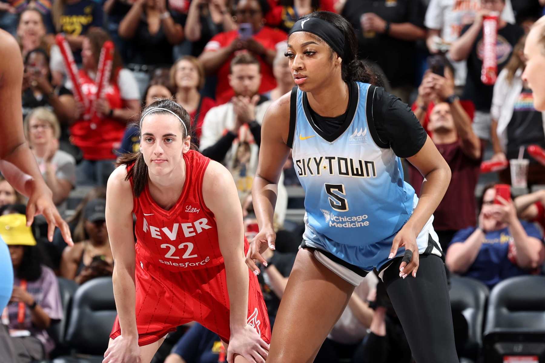 Caitlin Clark Outduels Angel Reese, Carter, Impresses WNBA Fans as Fever  Win vs. Sky